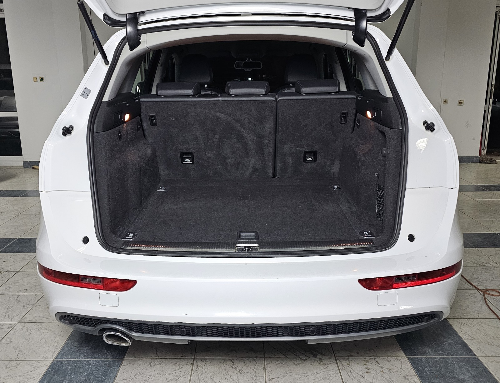 
								Audi Q5 full									