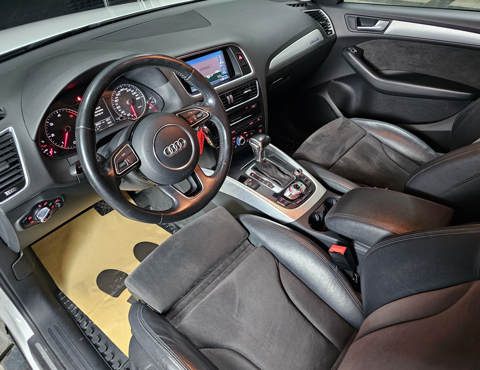 
								Audi Q5 full									