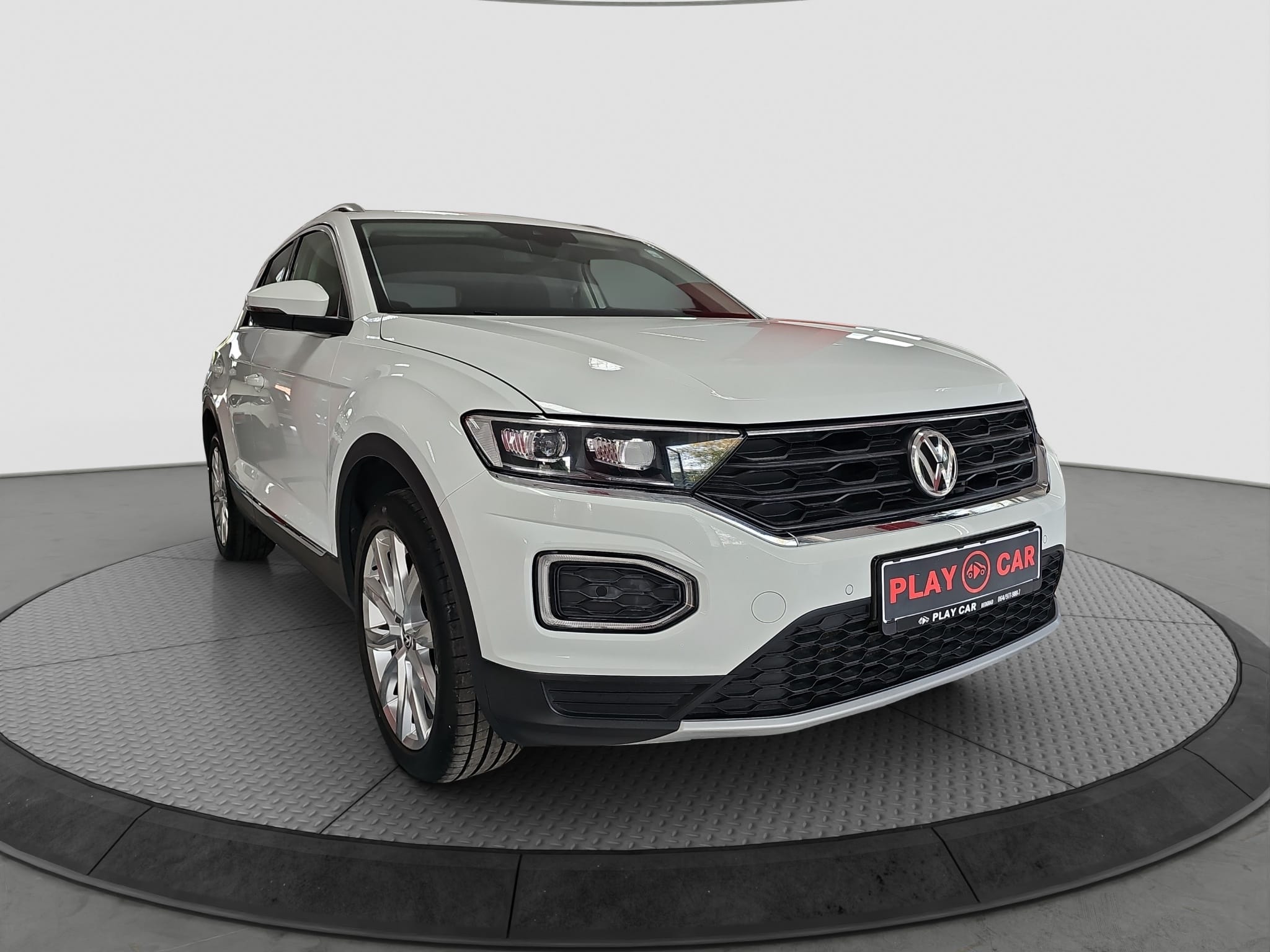 
								Volkswagen T-Roc full									