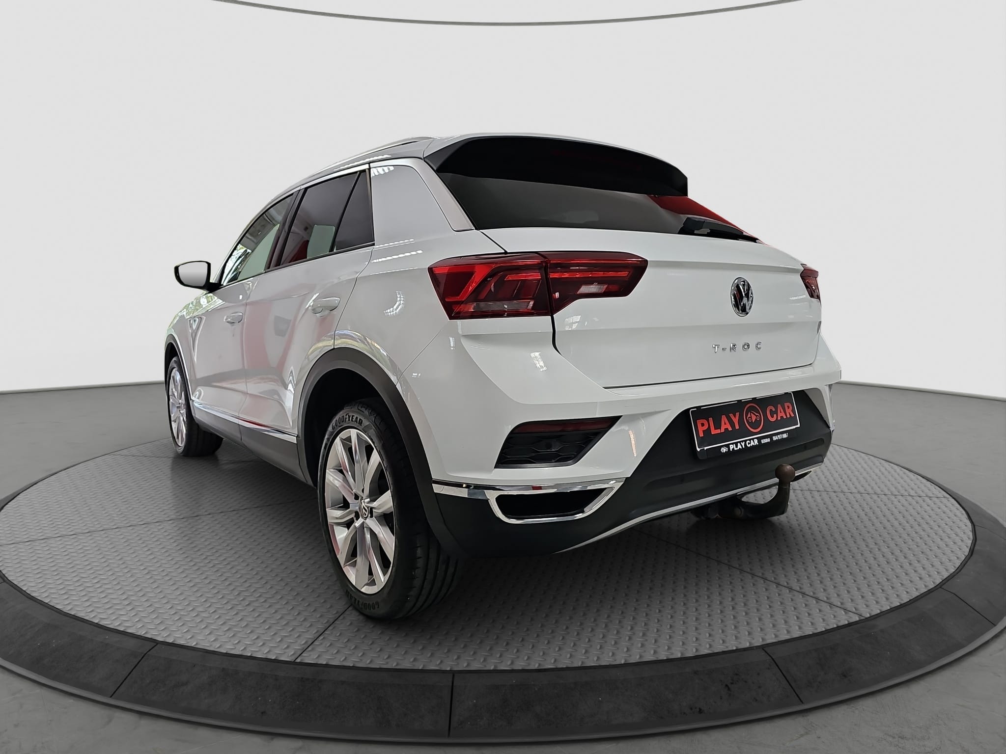 
								Volkswagen T-Roc full									