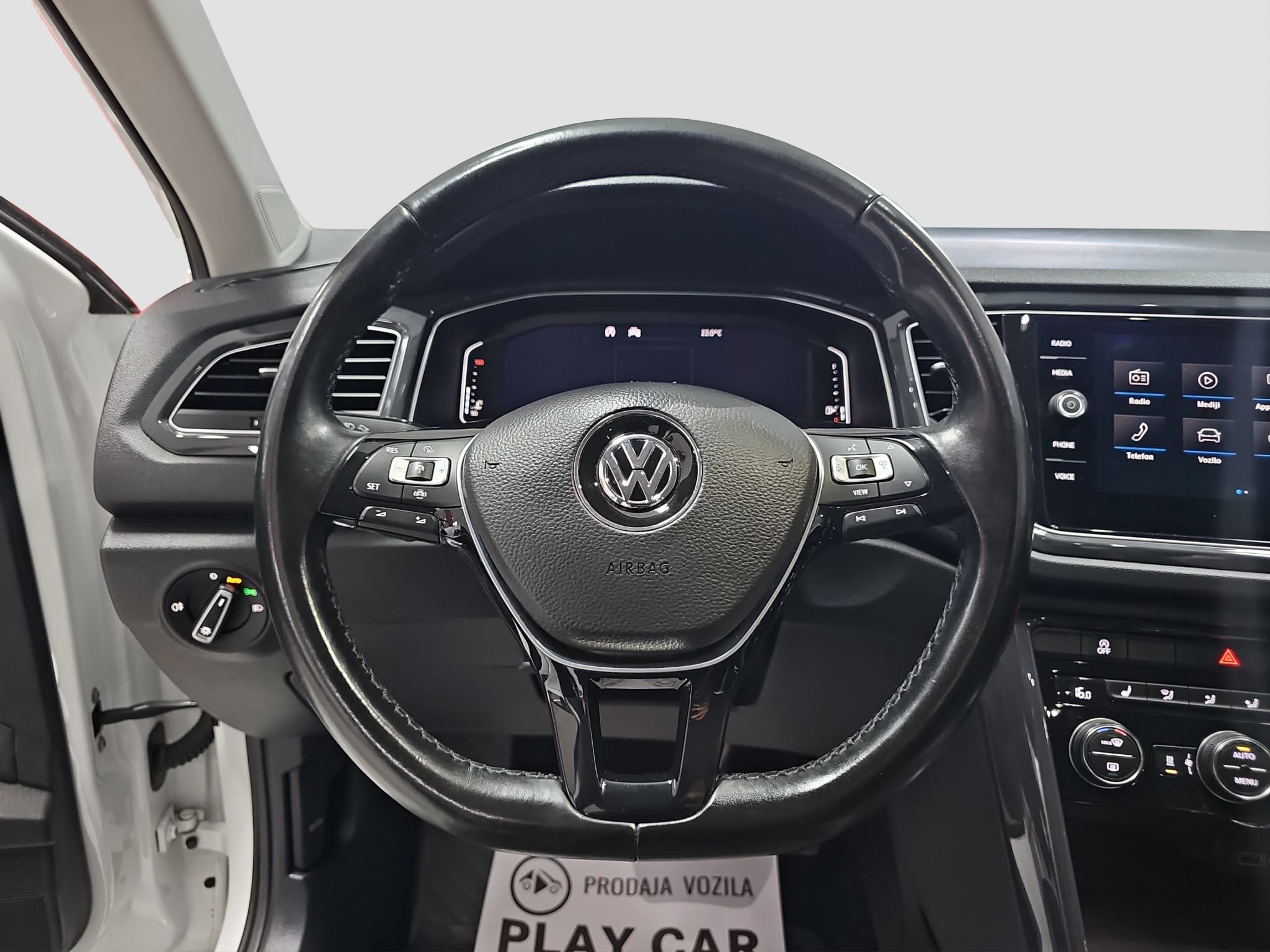 
								Volkswagen T-Roc full									