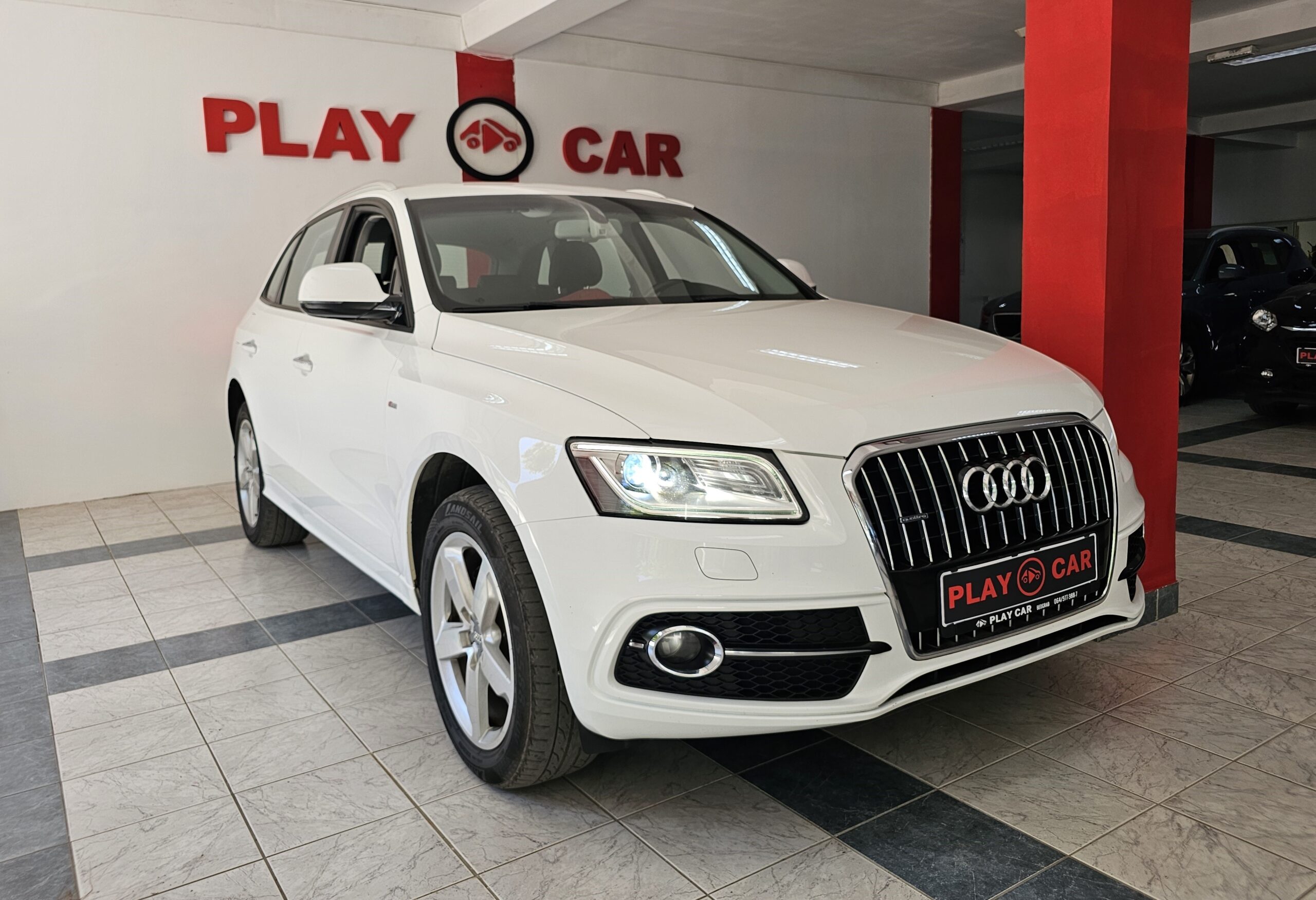 
								Audi Q5 full									