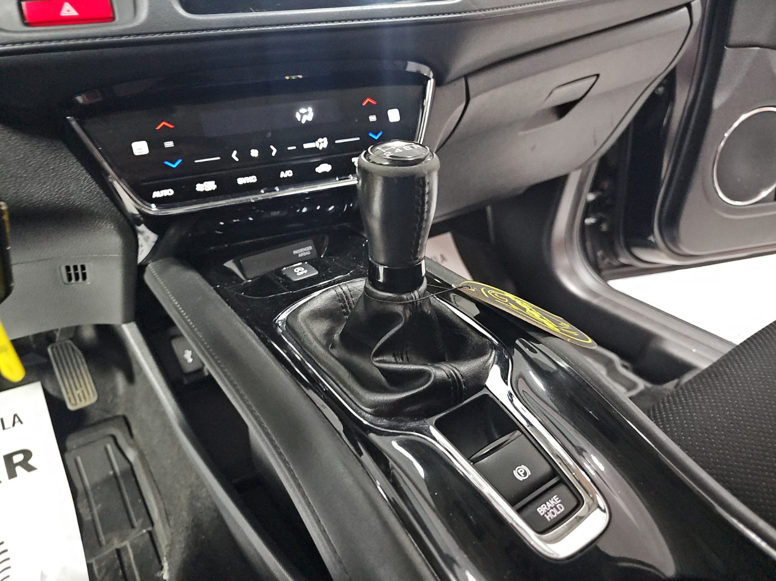 
								Honda HR-V full									