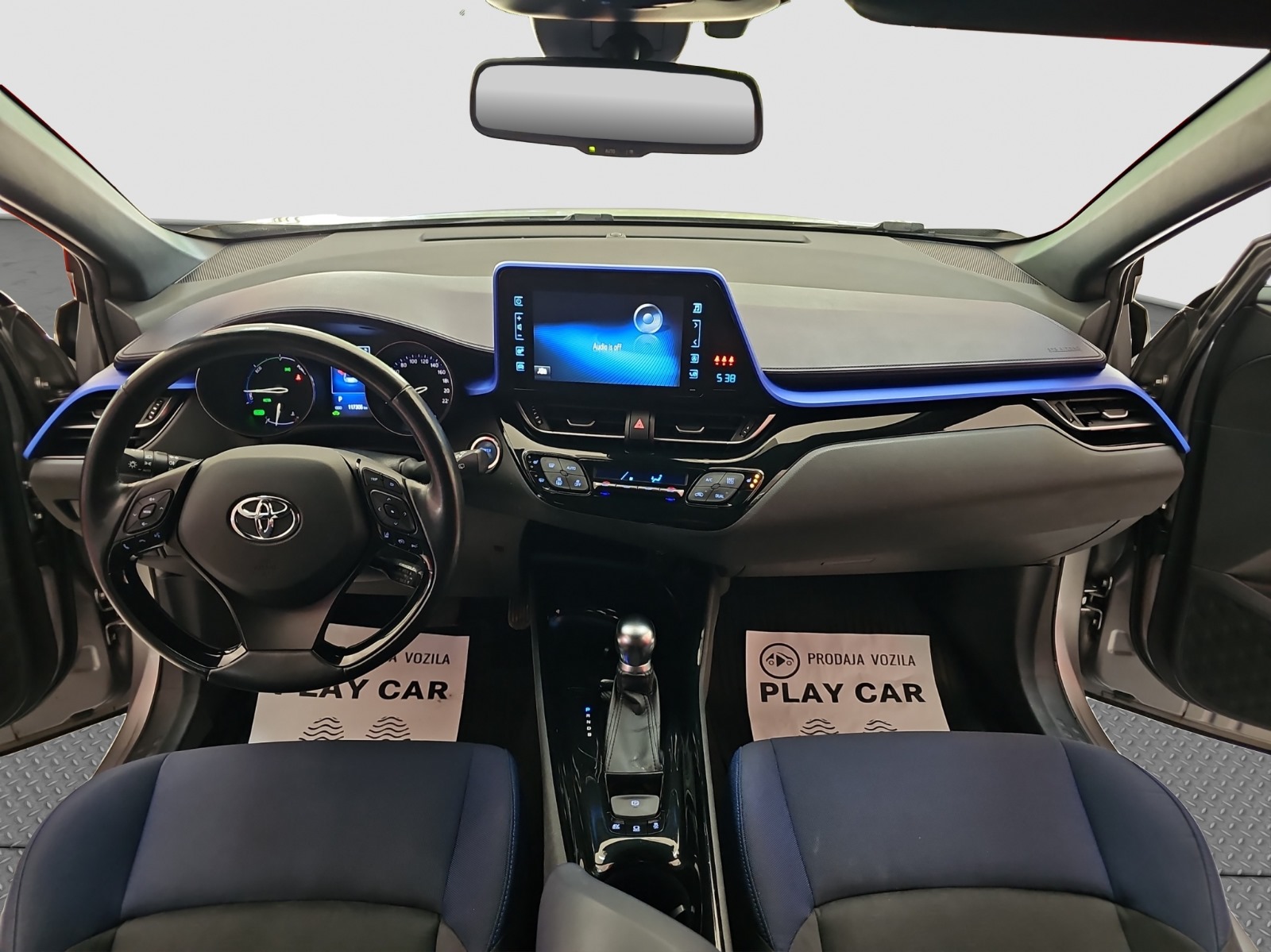 
								Toyota C-HR HYBRID full									