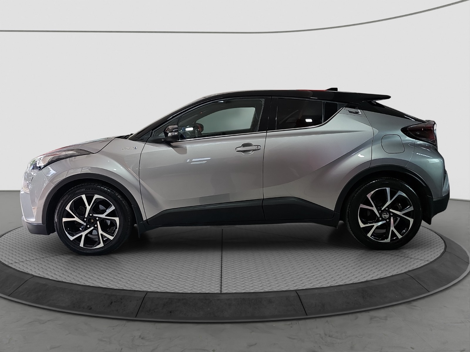 
								Toyota C-HR HYBRID full									