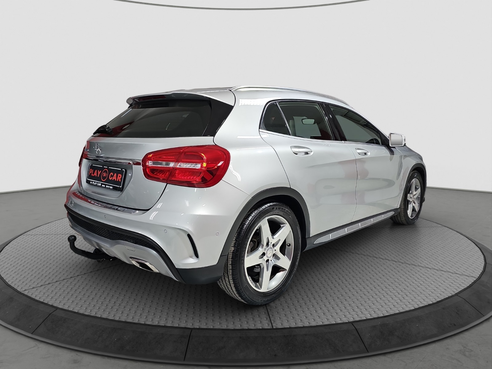 
								Mercedes Benz GLA 180 AMG full									
