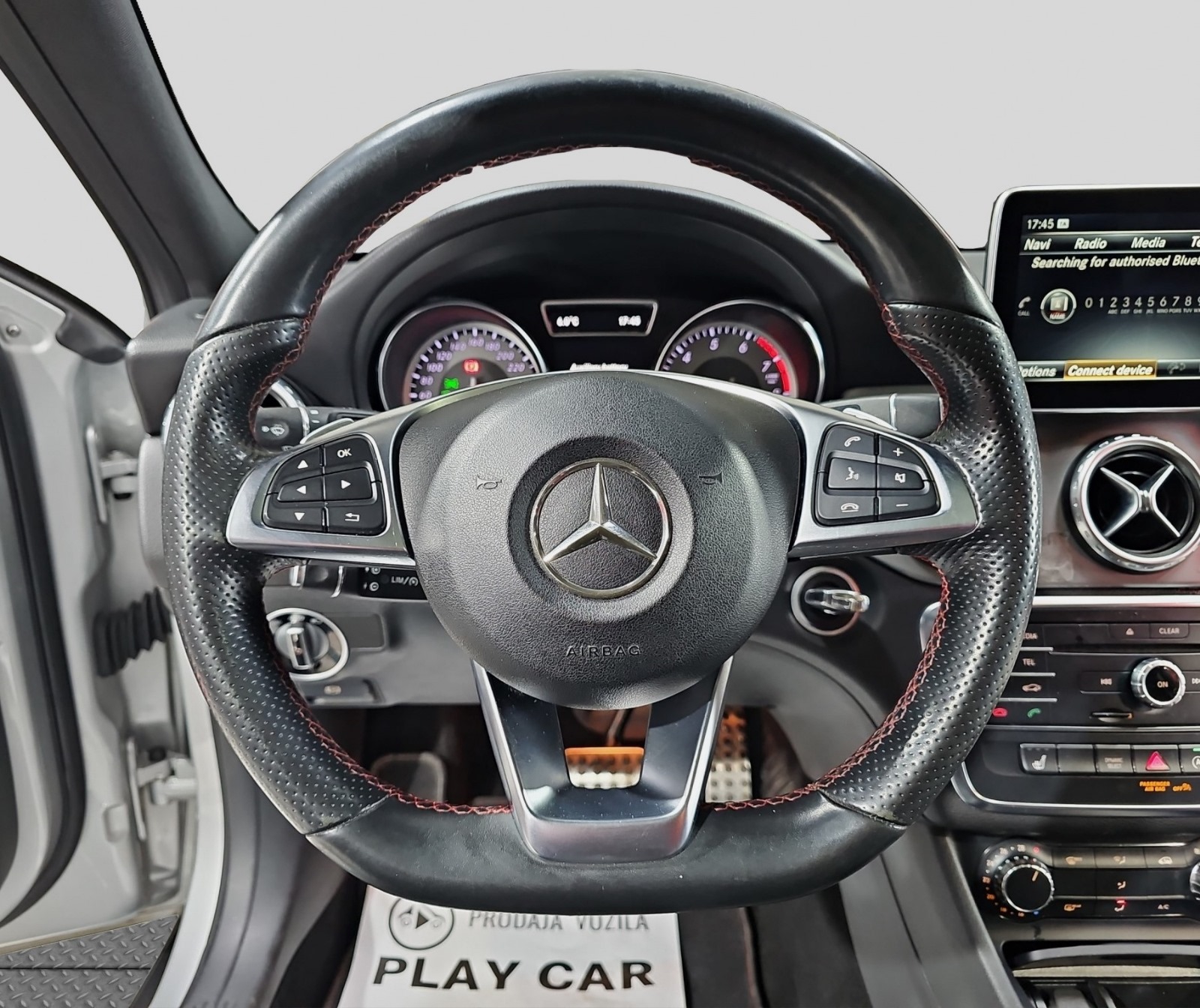 
								Mercedes Benz GLA 180 AMG full									