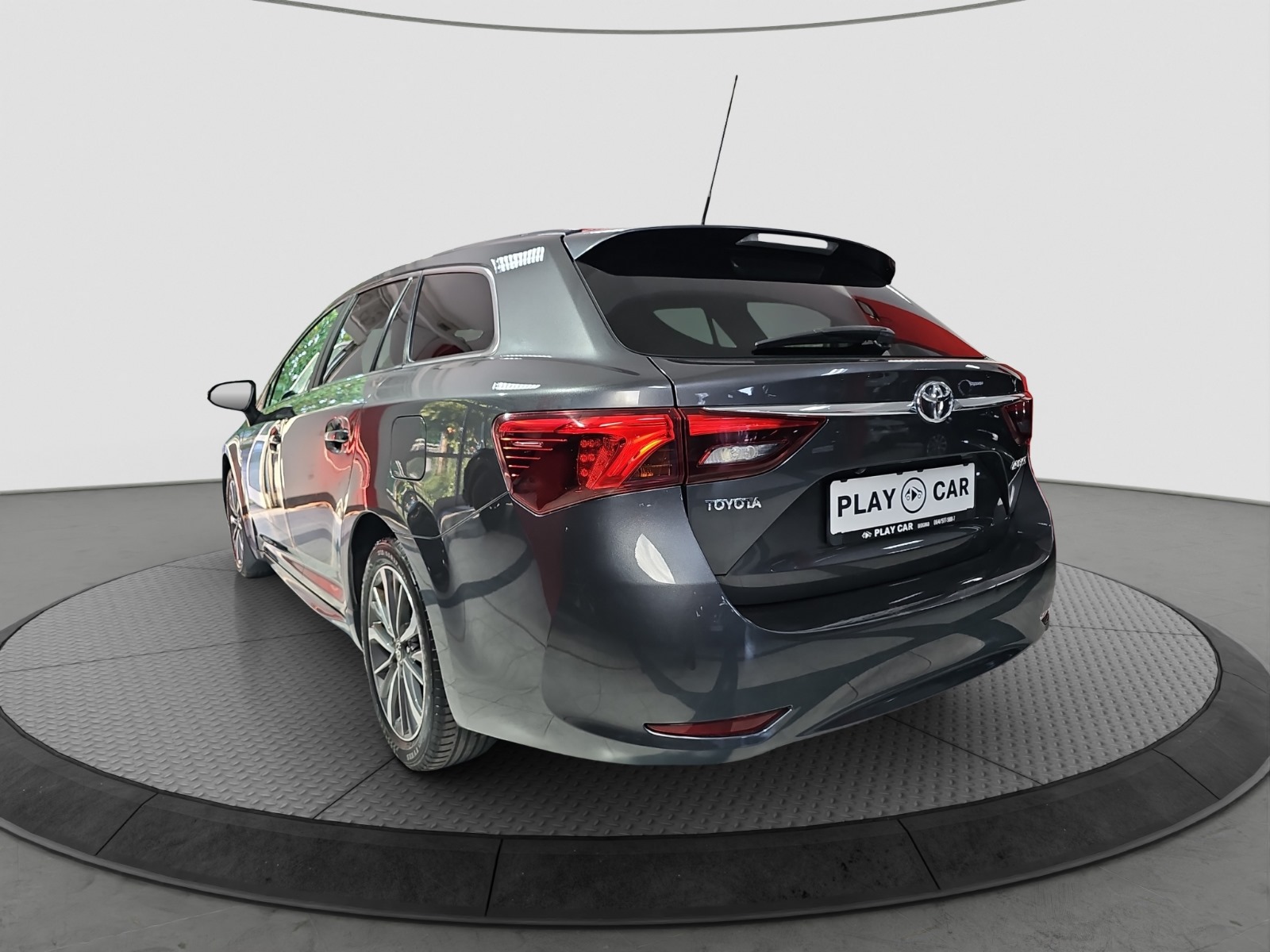 
								Toyota Avensis full									
