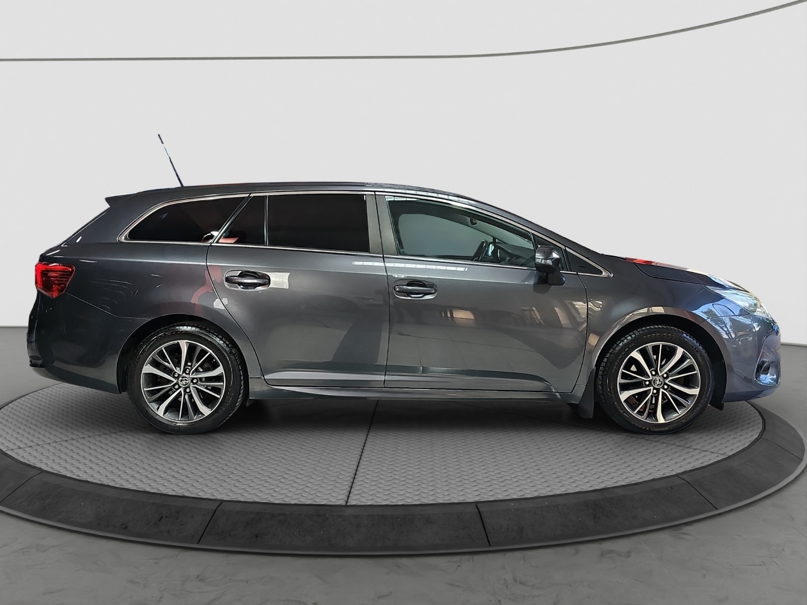 
								Toyota Avensis full									
