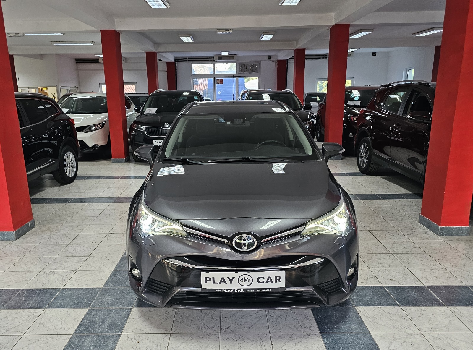 
								Toyota Avensis full									