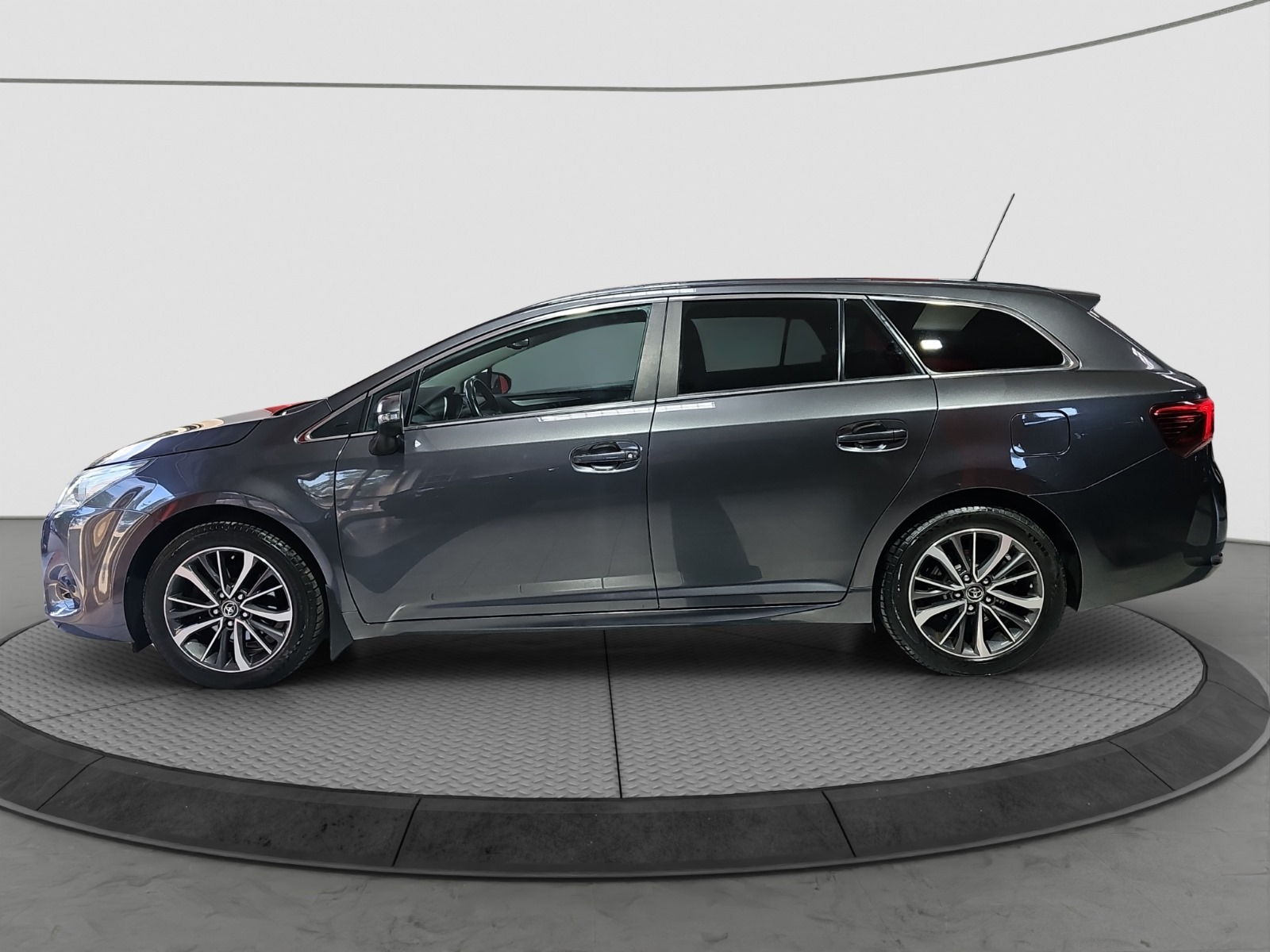 
								Toyota Avensis full									