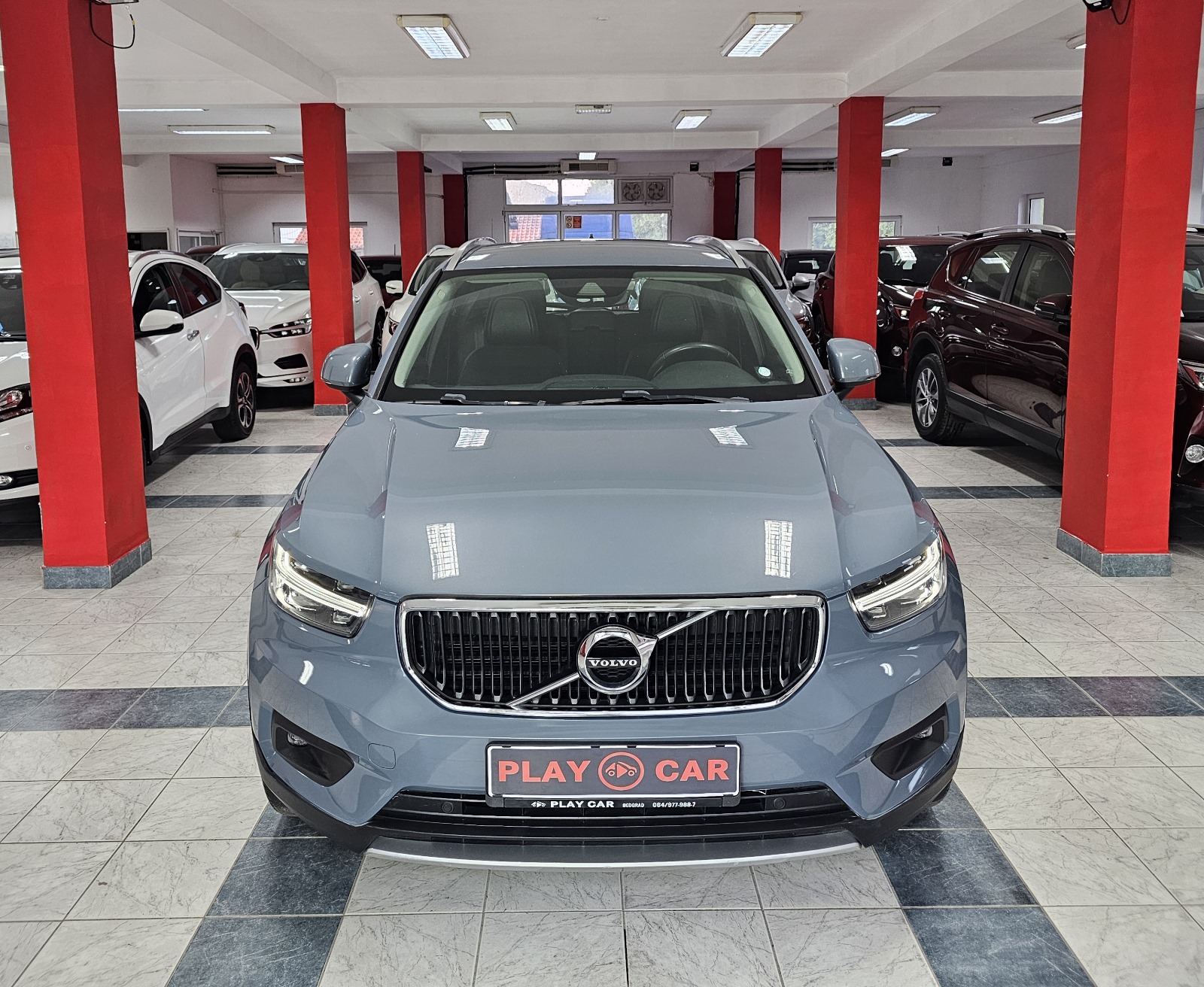 
								Volvo XC40 full									