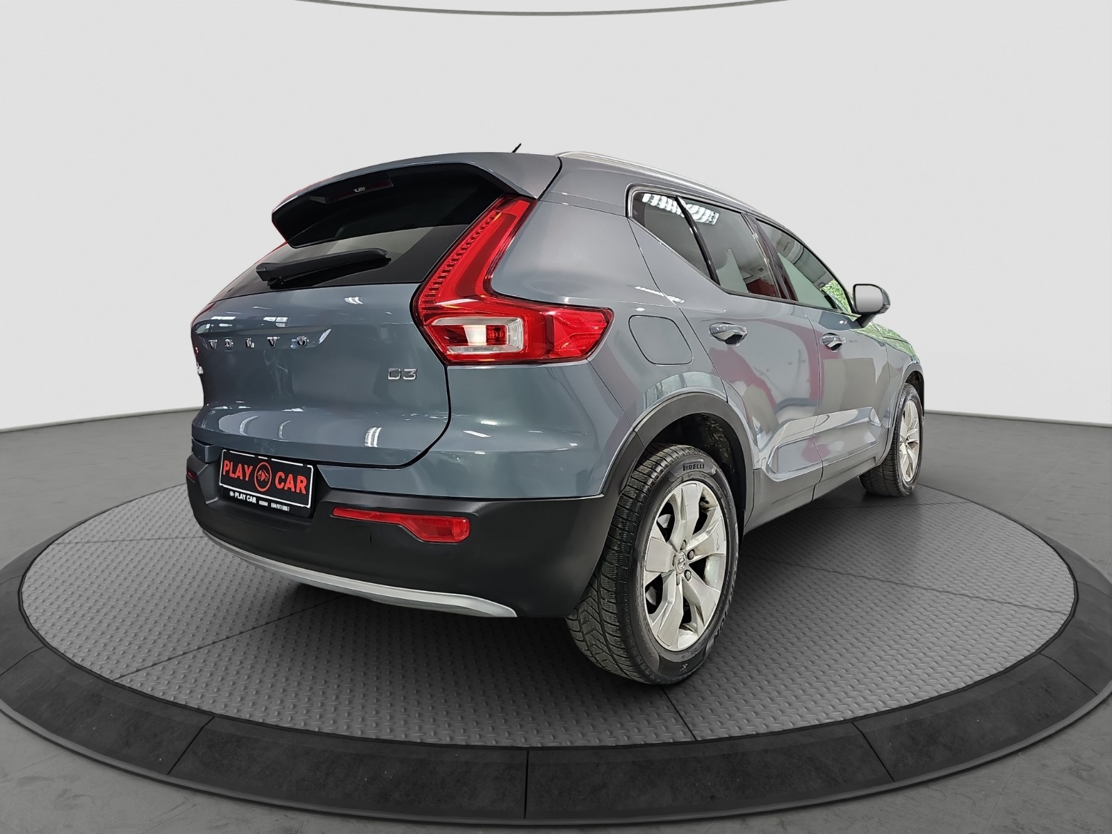 
								Volvo XC40 full									