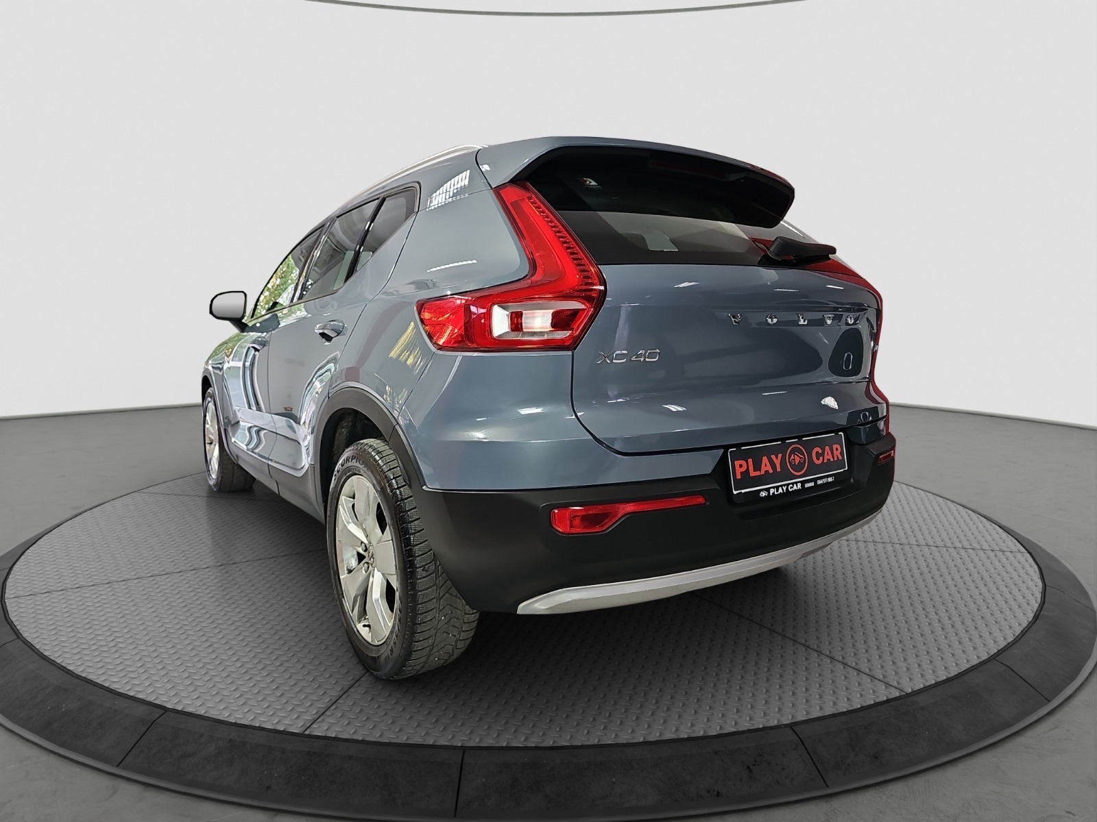 
								Volvo XC40 full									
