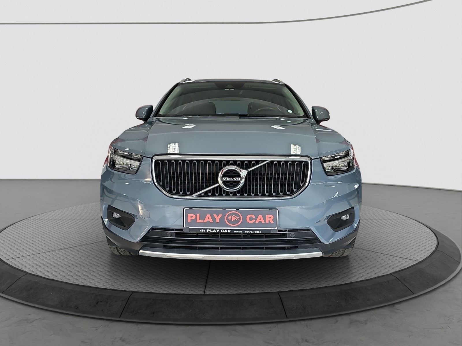 
								Volvo XC40 full									