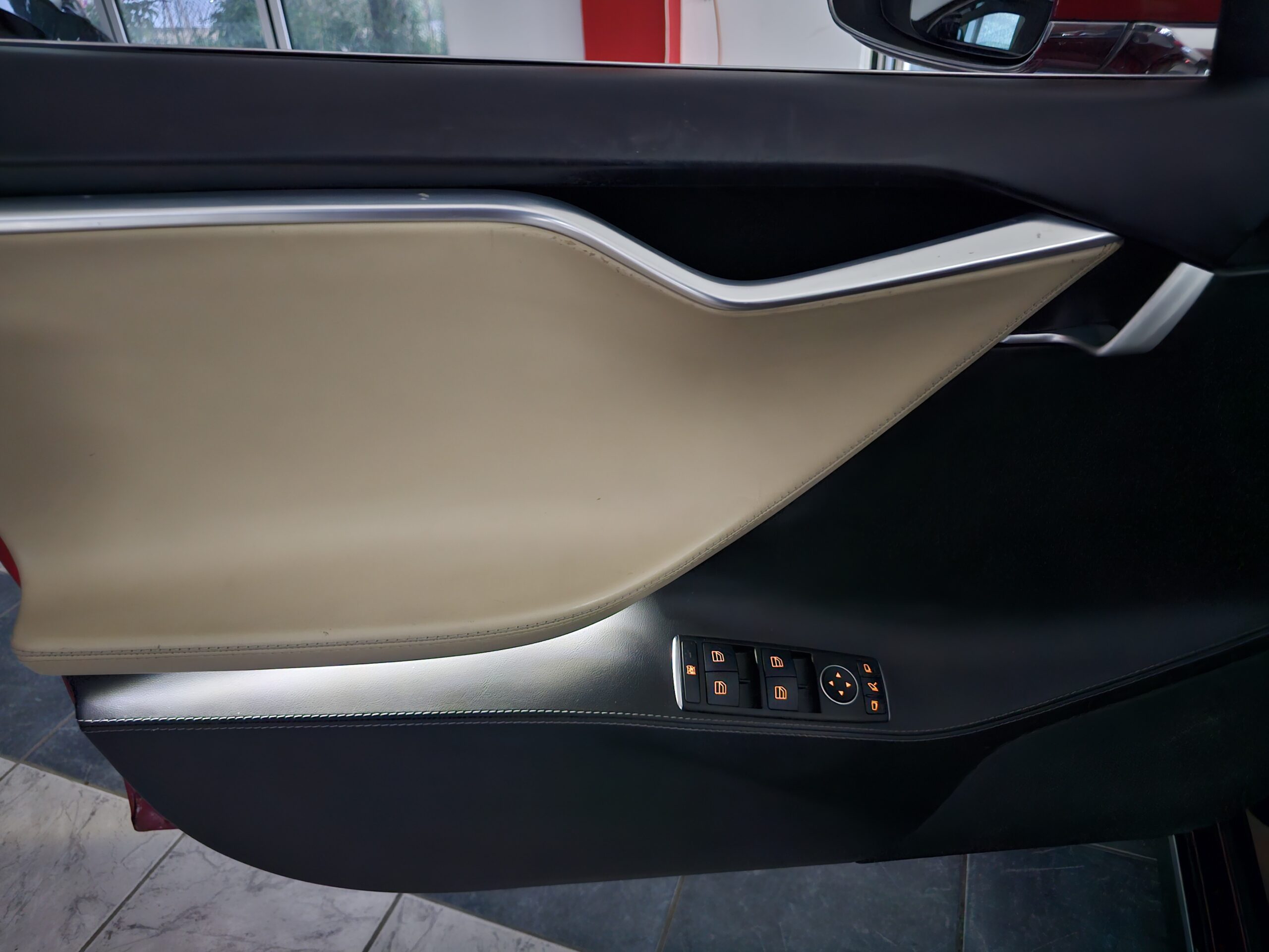 
								Tesla Model S P85D / FREE CHARGE full									