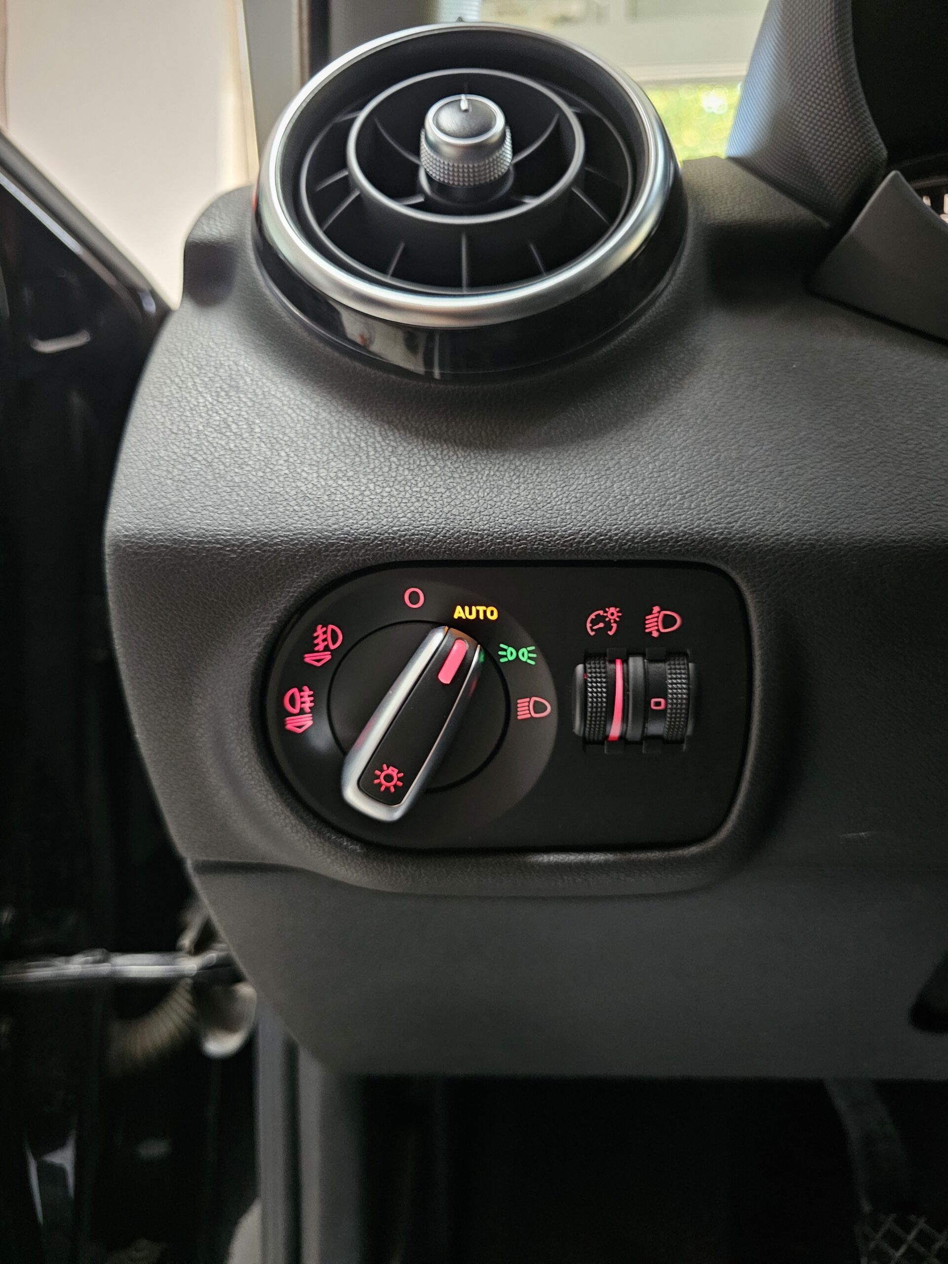 
								Audi A1 ODLIČAN full									