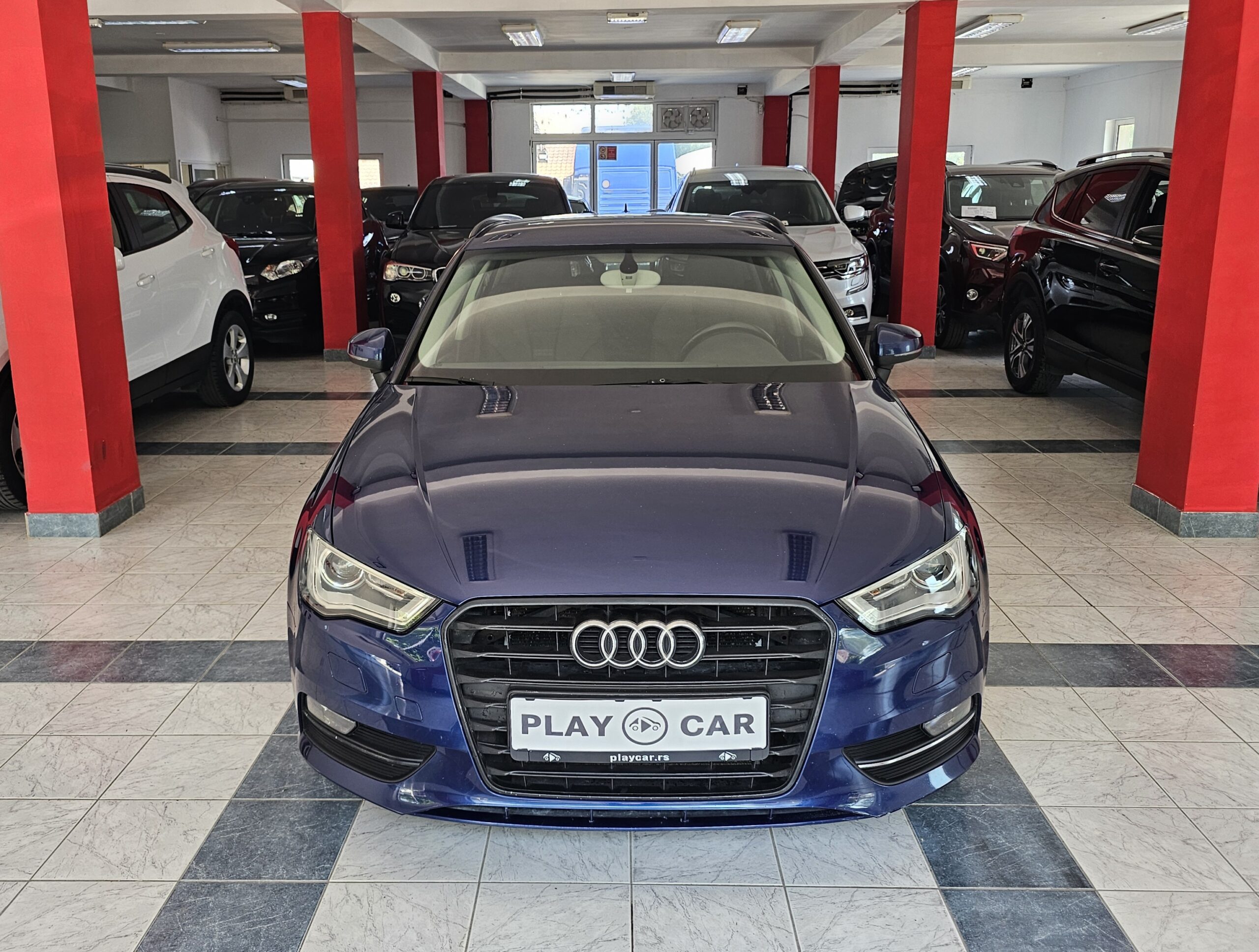 
								Audi A3 S-tronic full									