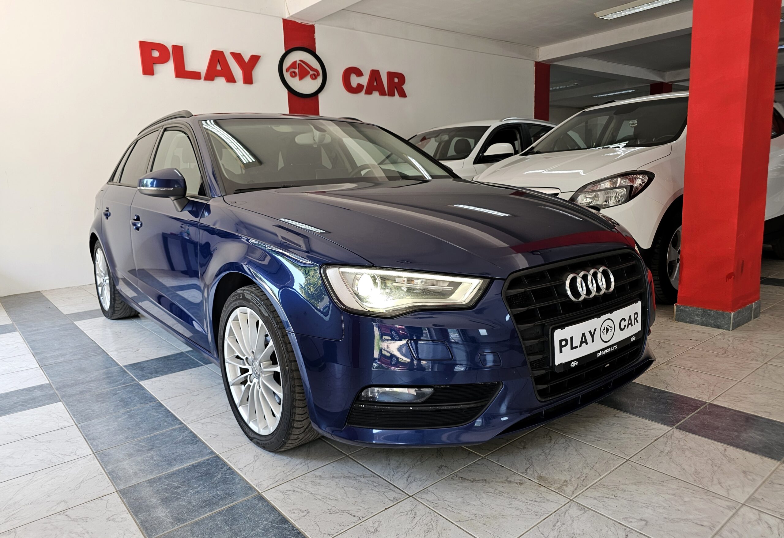 
								Audi A3 S-tronic full									