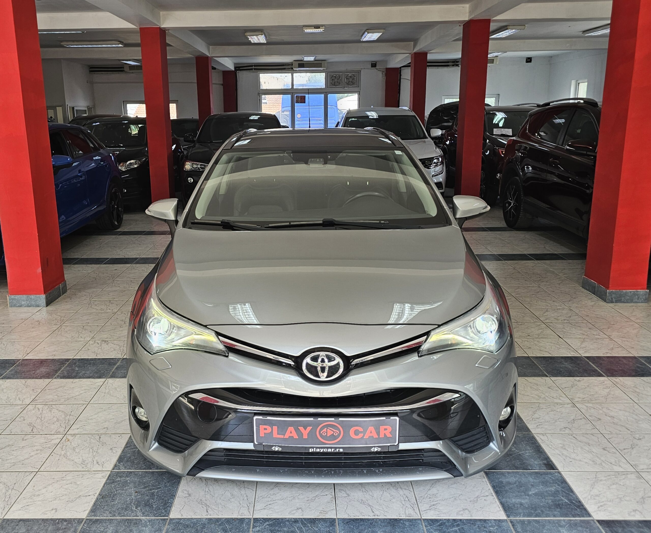 
								Toyota Avensis AUT/T0P full									