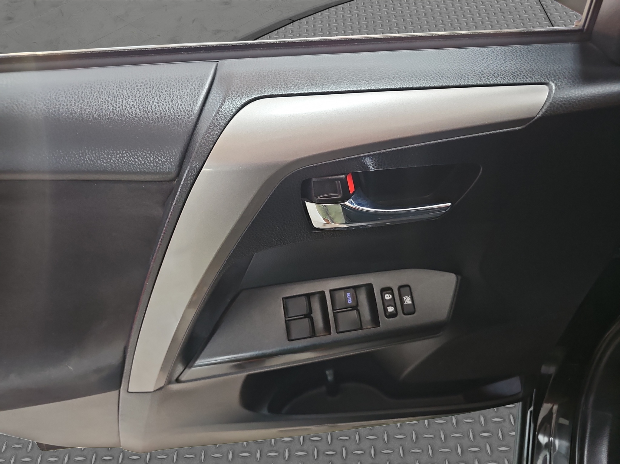 
								Toyota RAV 4 Nord Edition / 4×4 full									