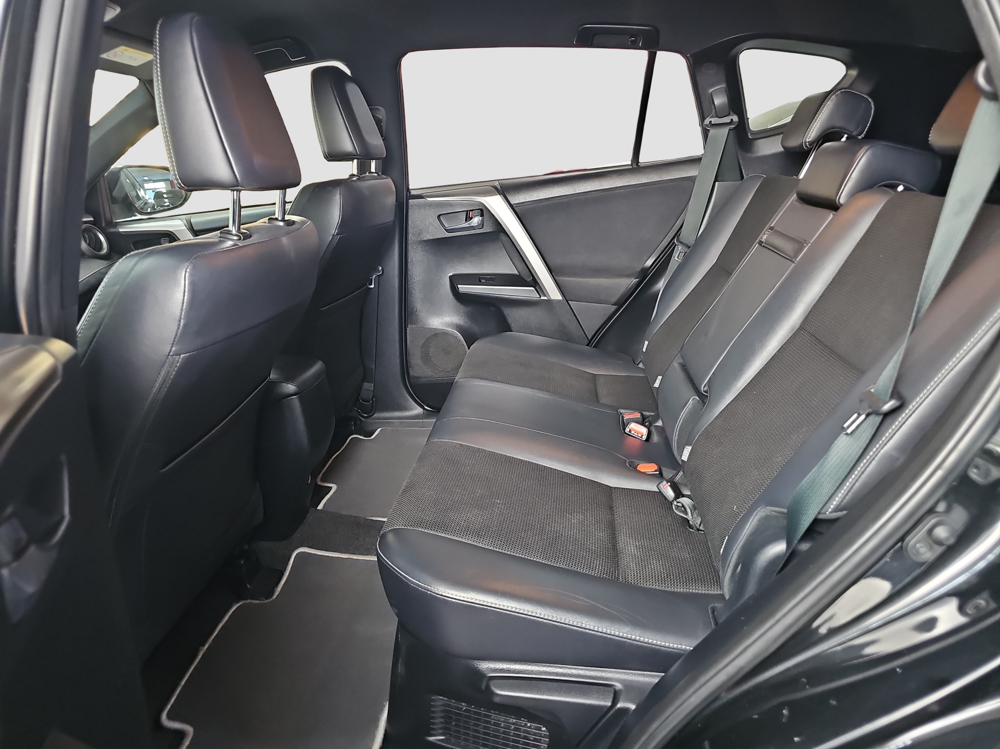 
								Toyota RAV 4 Nord Edition / 4×4 full									