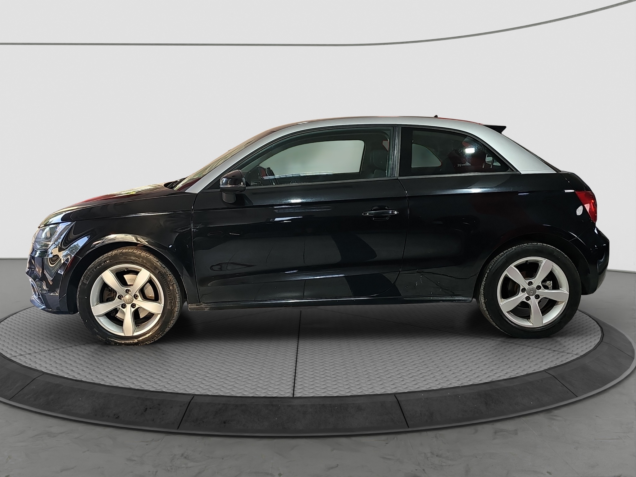 
								Audi A1 ODLIČAN full									