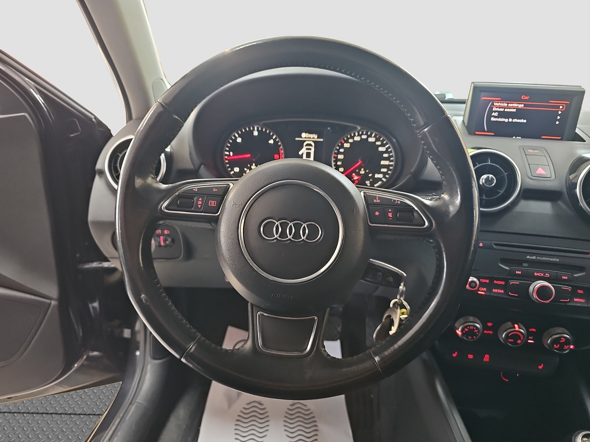 
								Audi A1 ODLIČAN full									