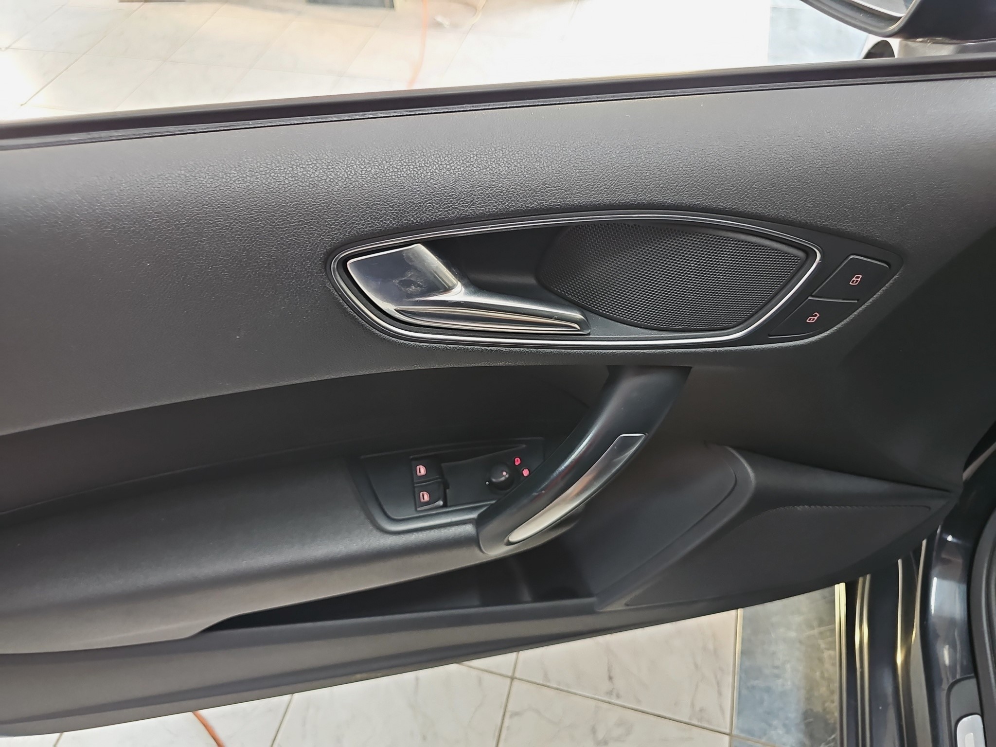 
								Audi A1 ODLIČAN full									