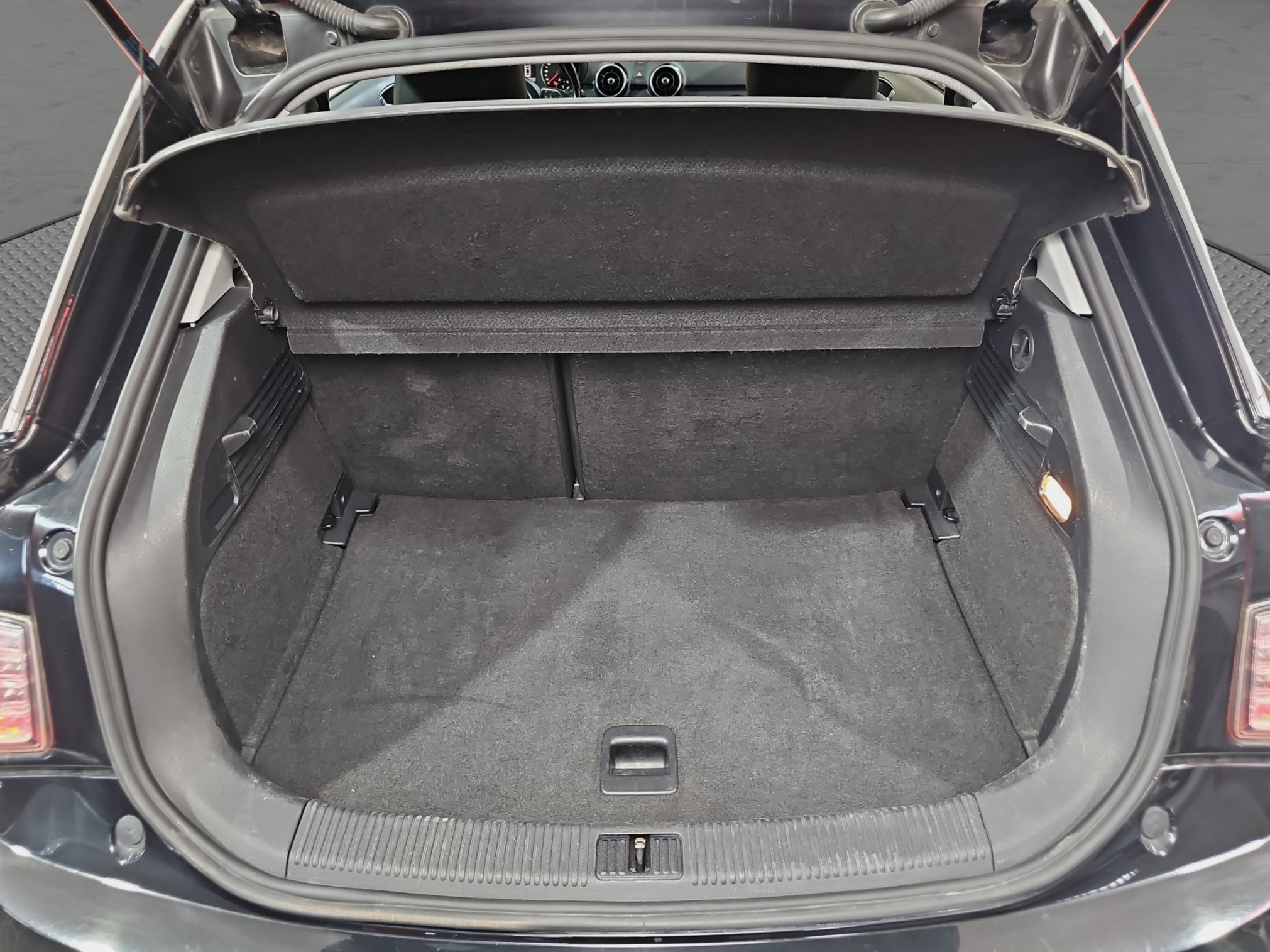 
								Audi A1 ODLIČAN full									