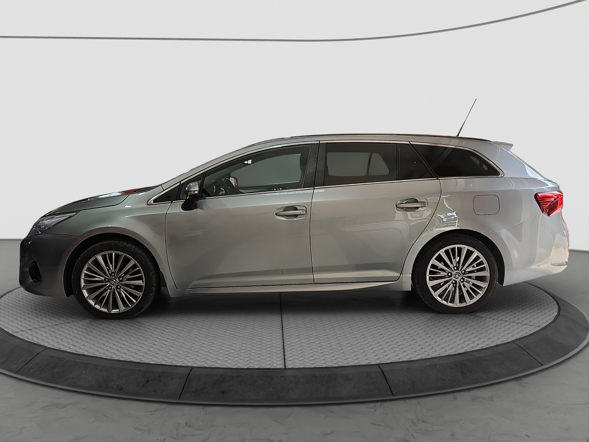 
								Toyota Avensis AUT/T0P full									