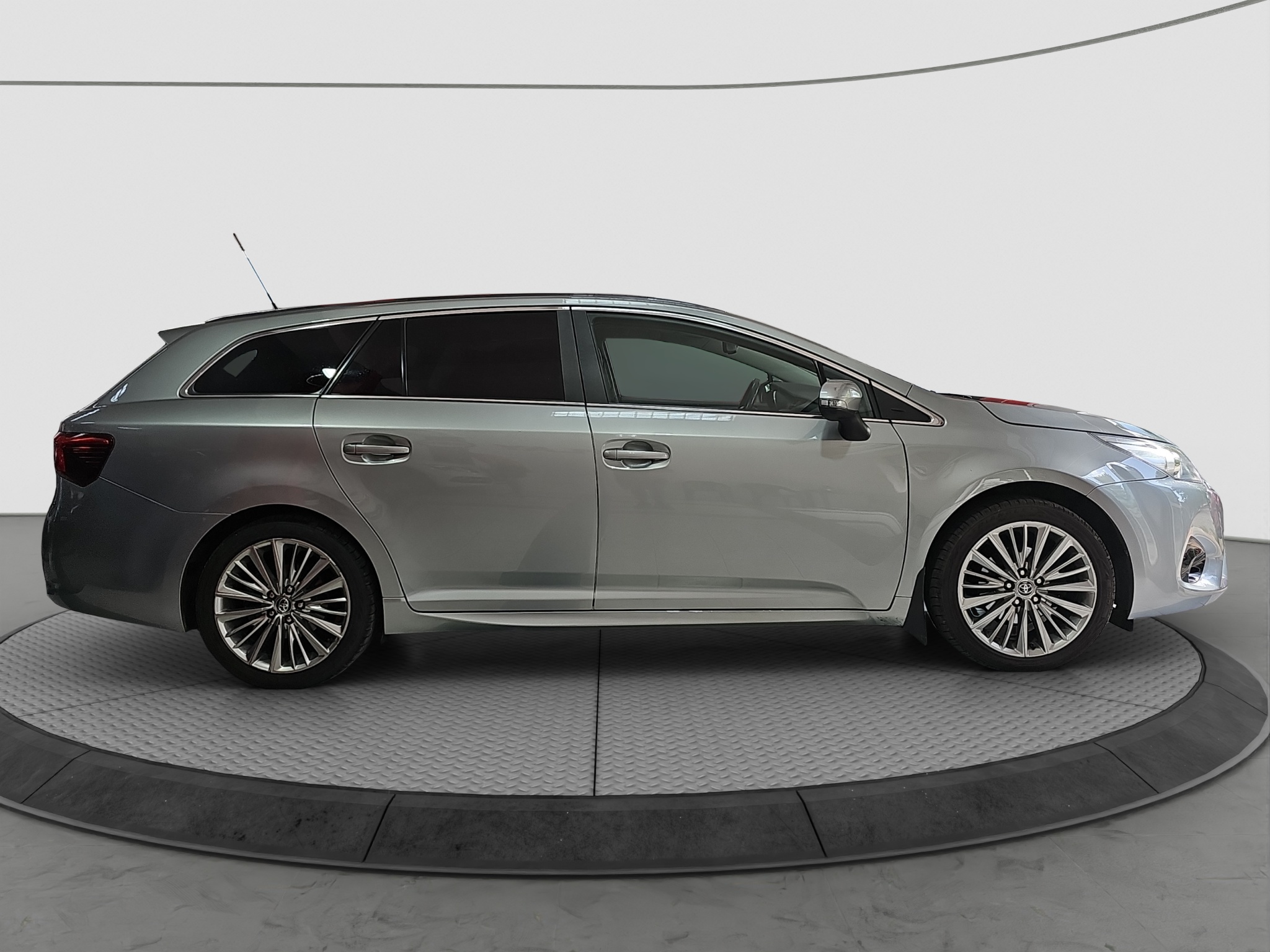 
								Toyota Avensis AUT/T0P full									