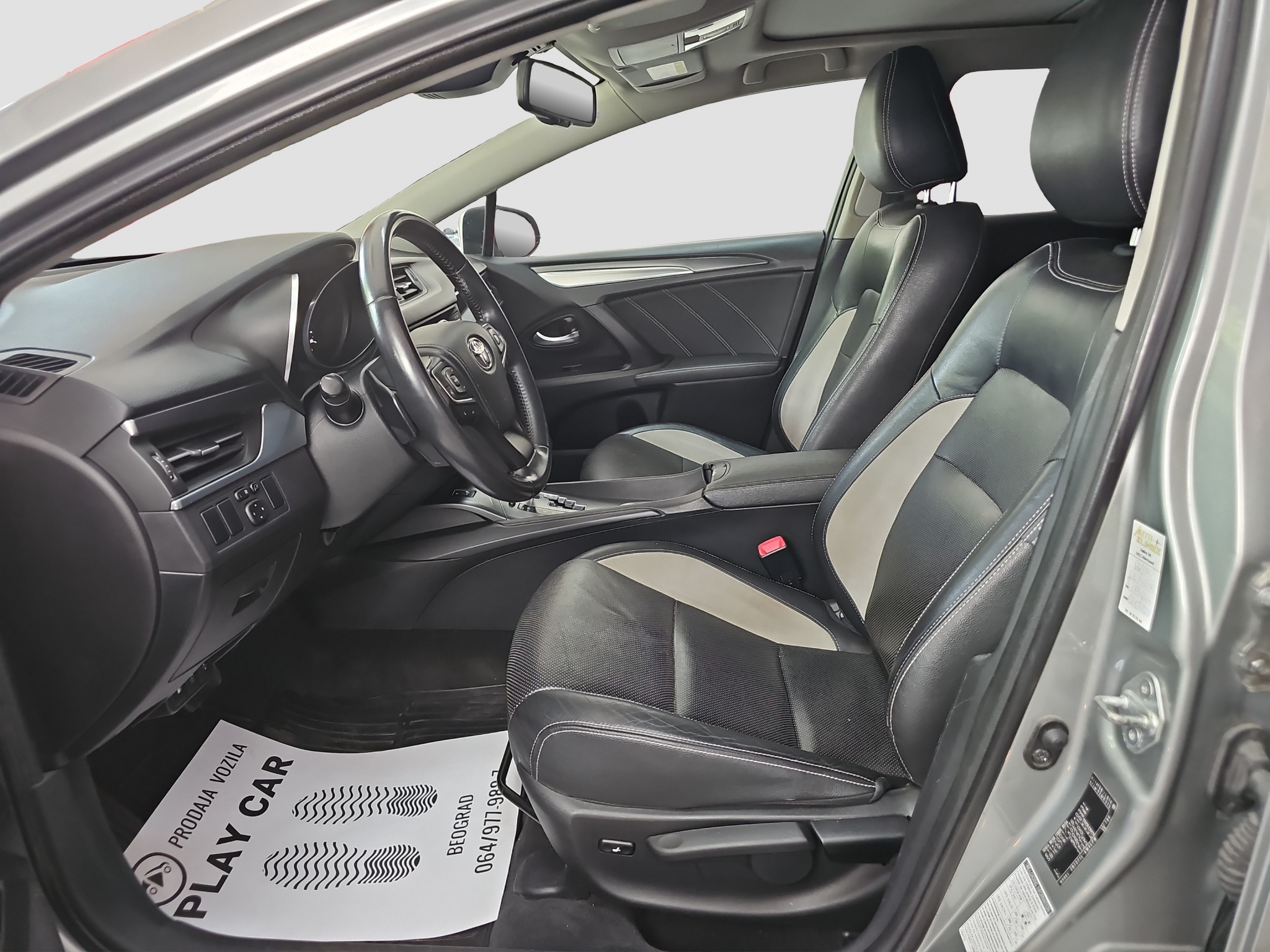 
								Toyota Avensis AUT/T0P full									