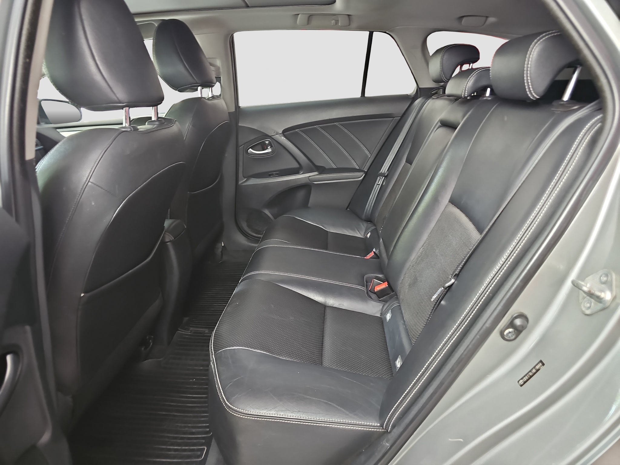 
								Toyota Avensis AUT/T0P full									