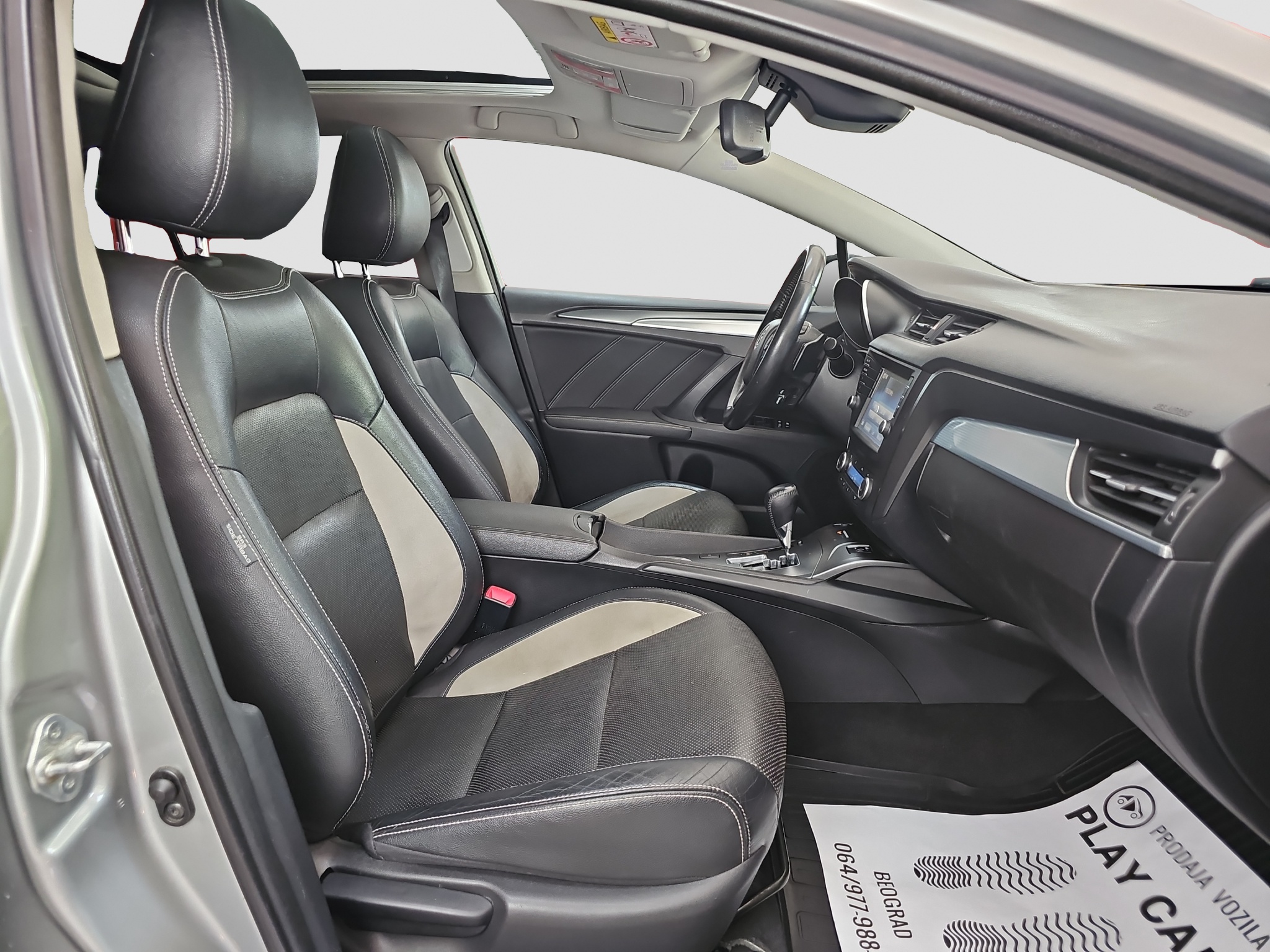 
								Toyota Avensis AUT/T0P full									
