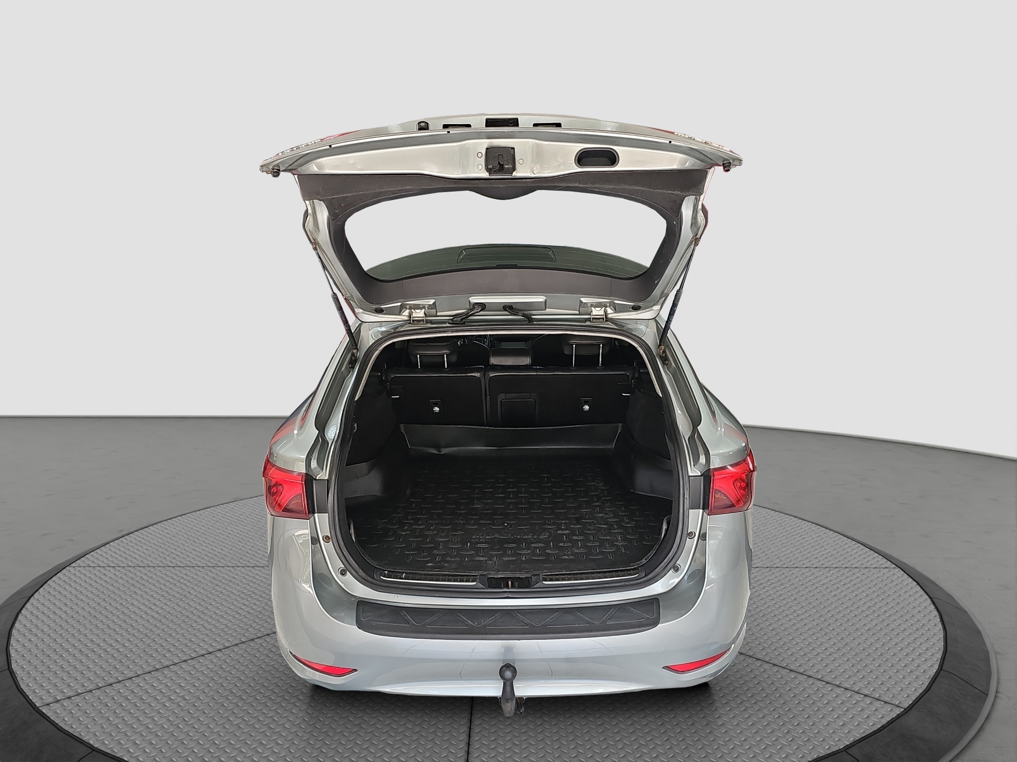 
								Toyota Avensis AUT/T0P full									