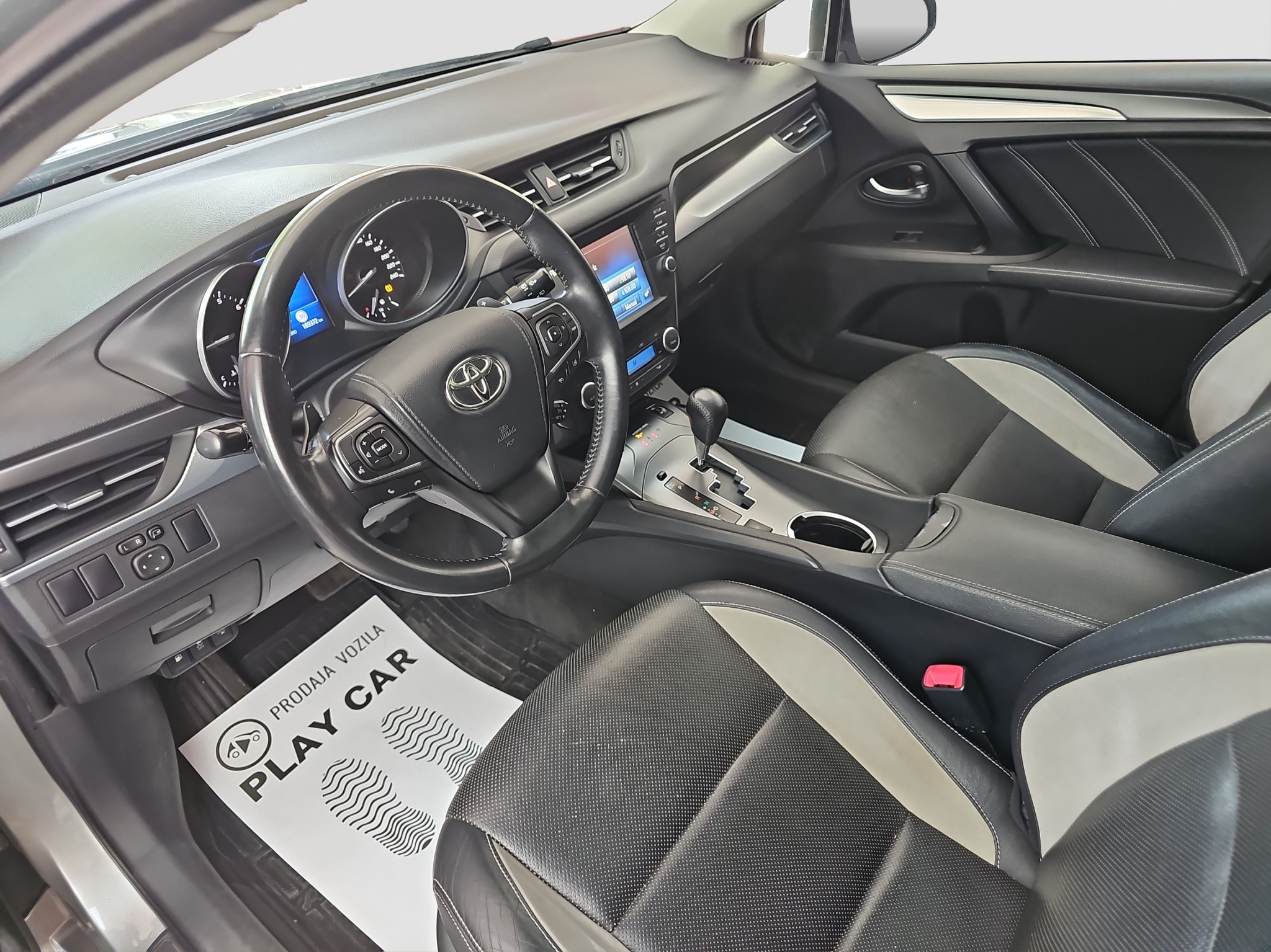 
								Toyota Avensis AUT/T0P full									