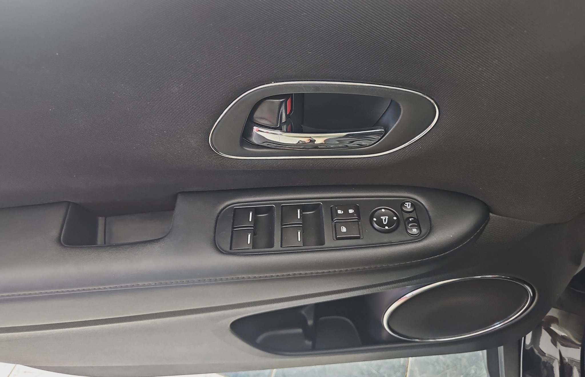 
								Honda HR-V N.O.V/ T.0.P full									