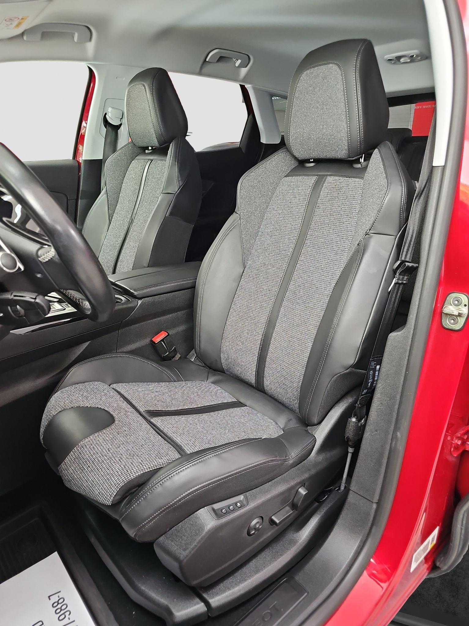 
								Peugeot 3008 T0P/N0V/MALA K.M full									