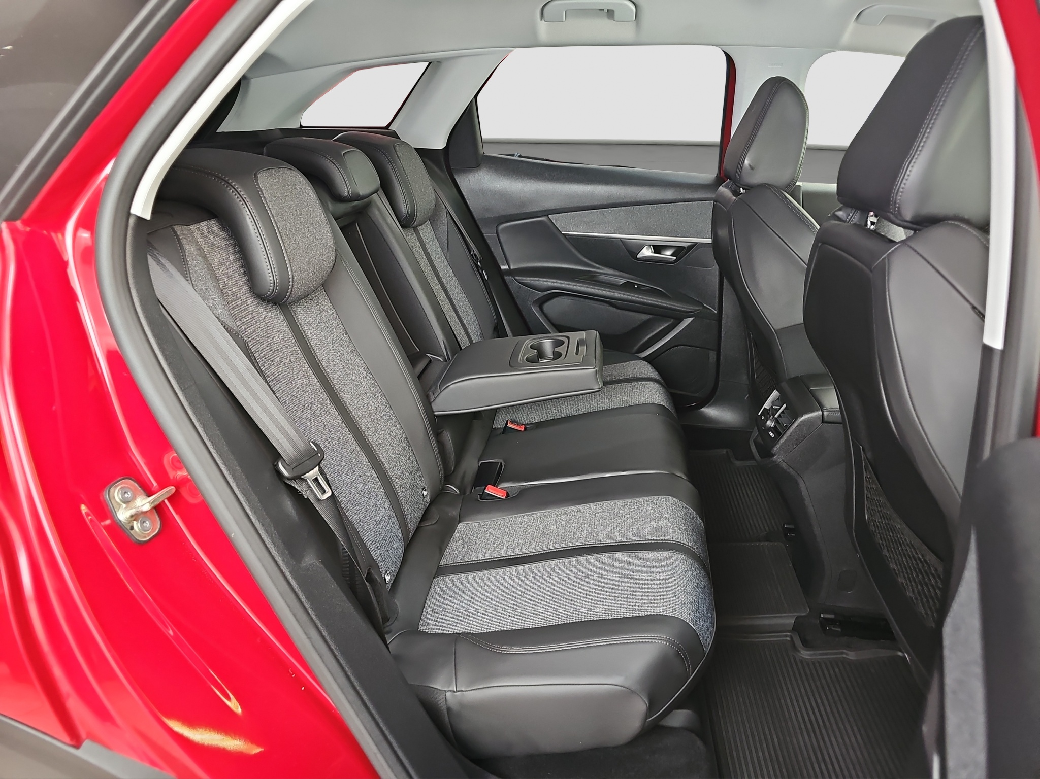 
								Peugeot 3008 T0P/N0V/MALA K.M full									