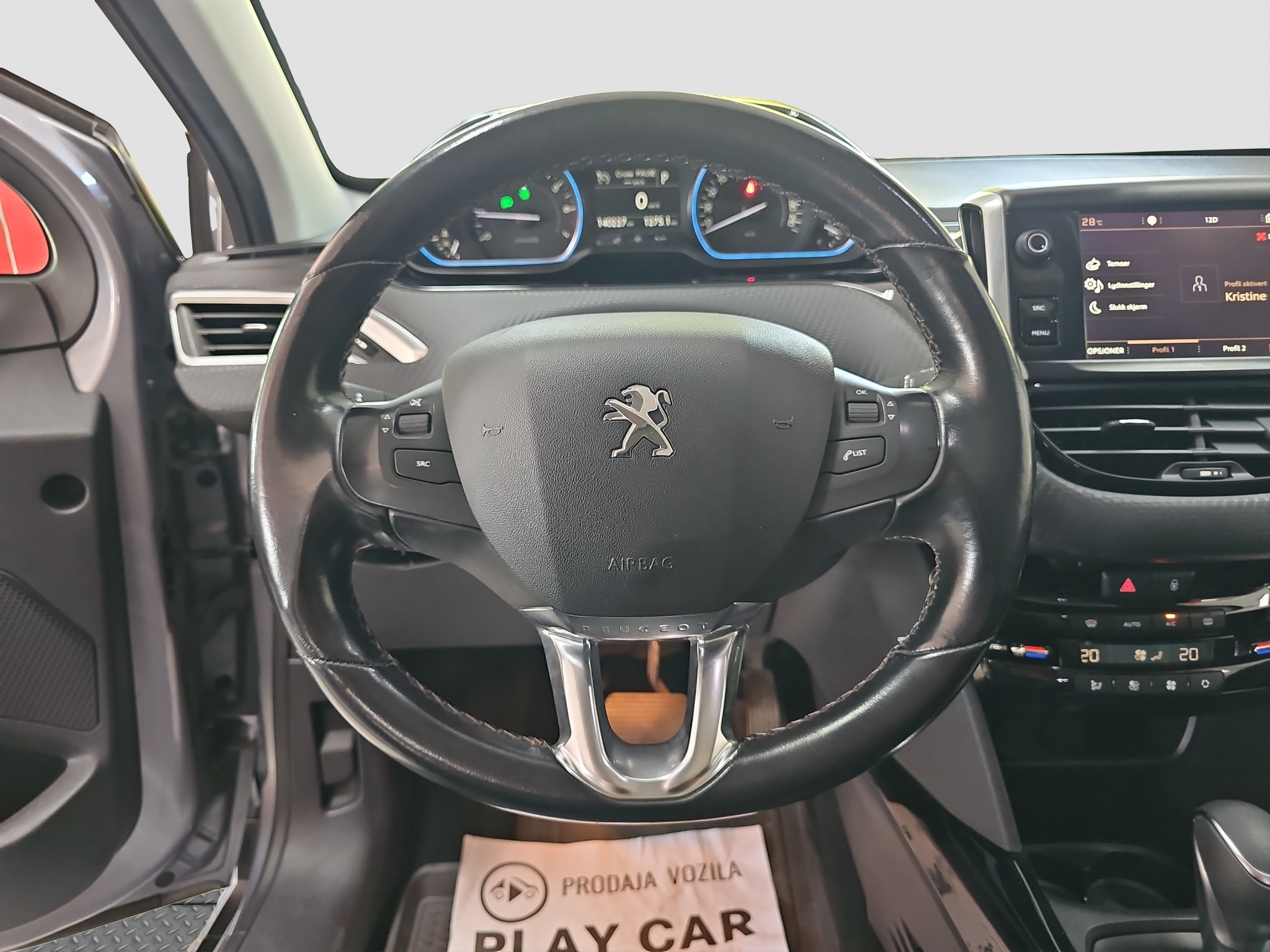 
								Peugeot 2008 AUT0/PANO full									