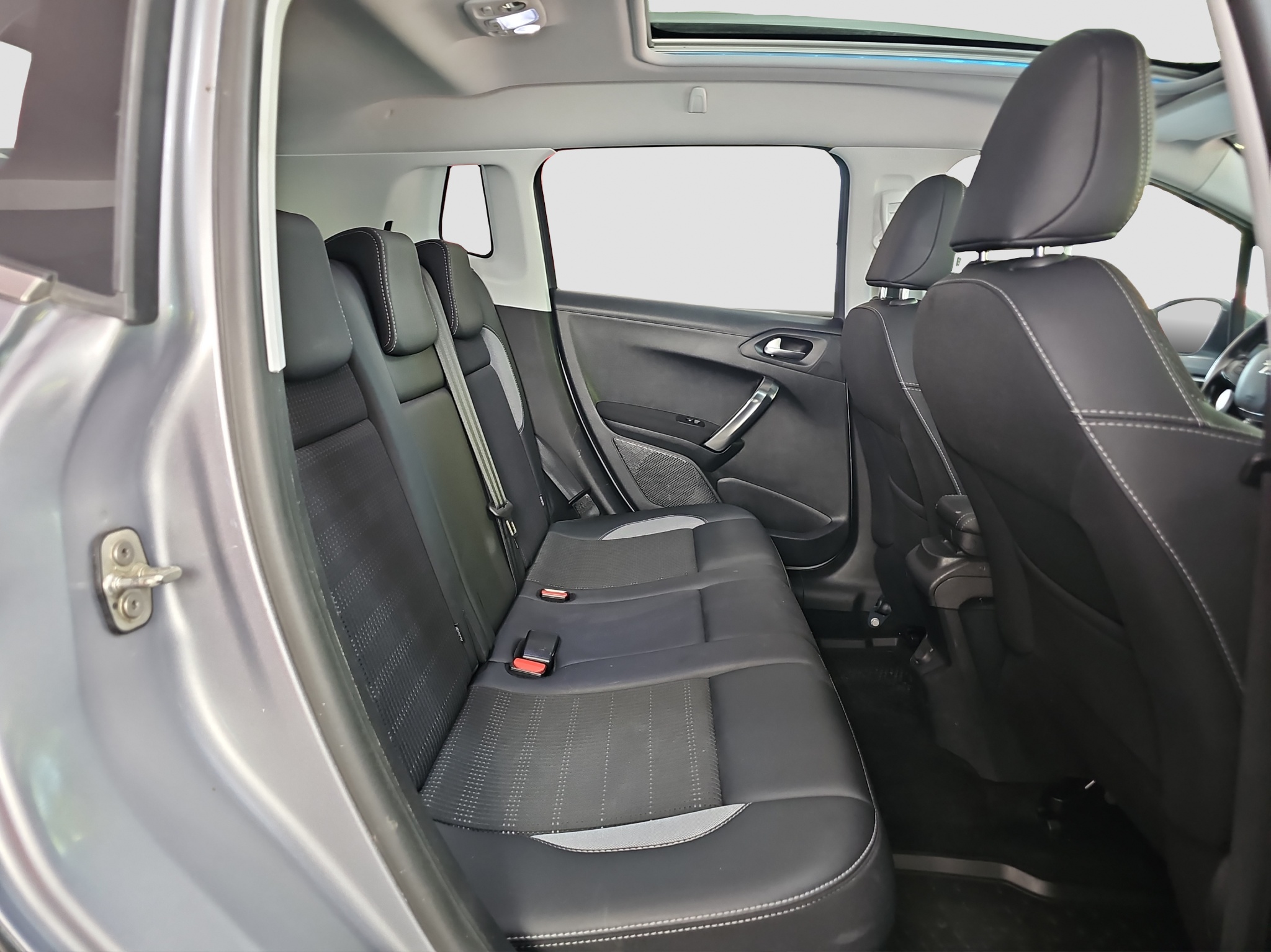 
								Peugeot 2008 AUT0/PANO full									
