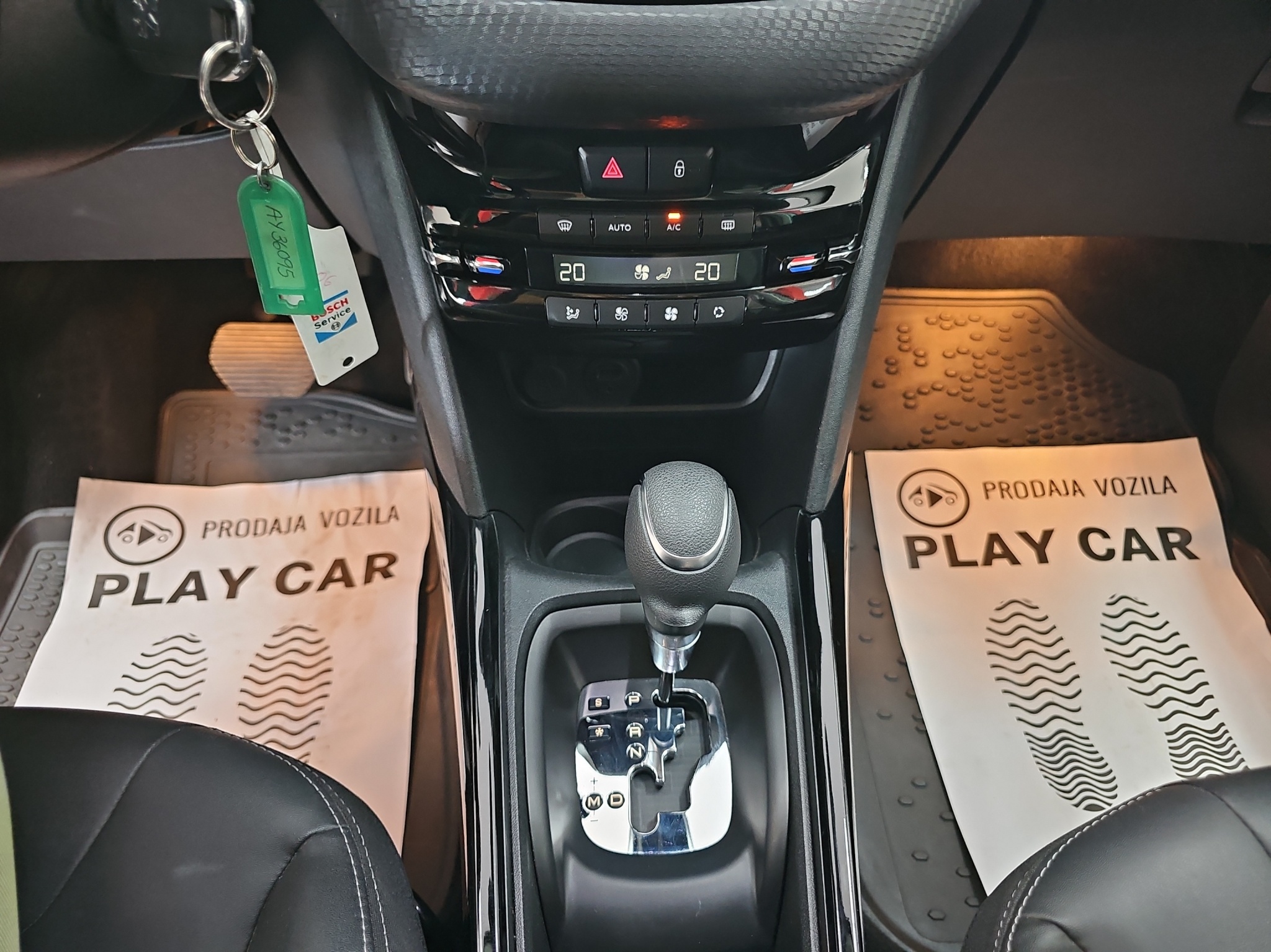 
								Peugeot 2008 AUT0/PANO full									
