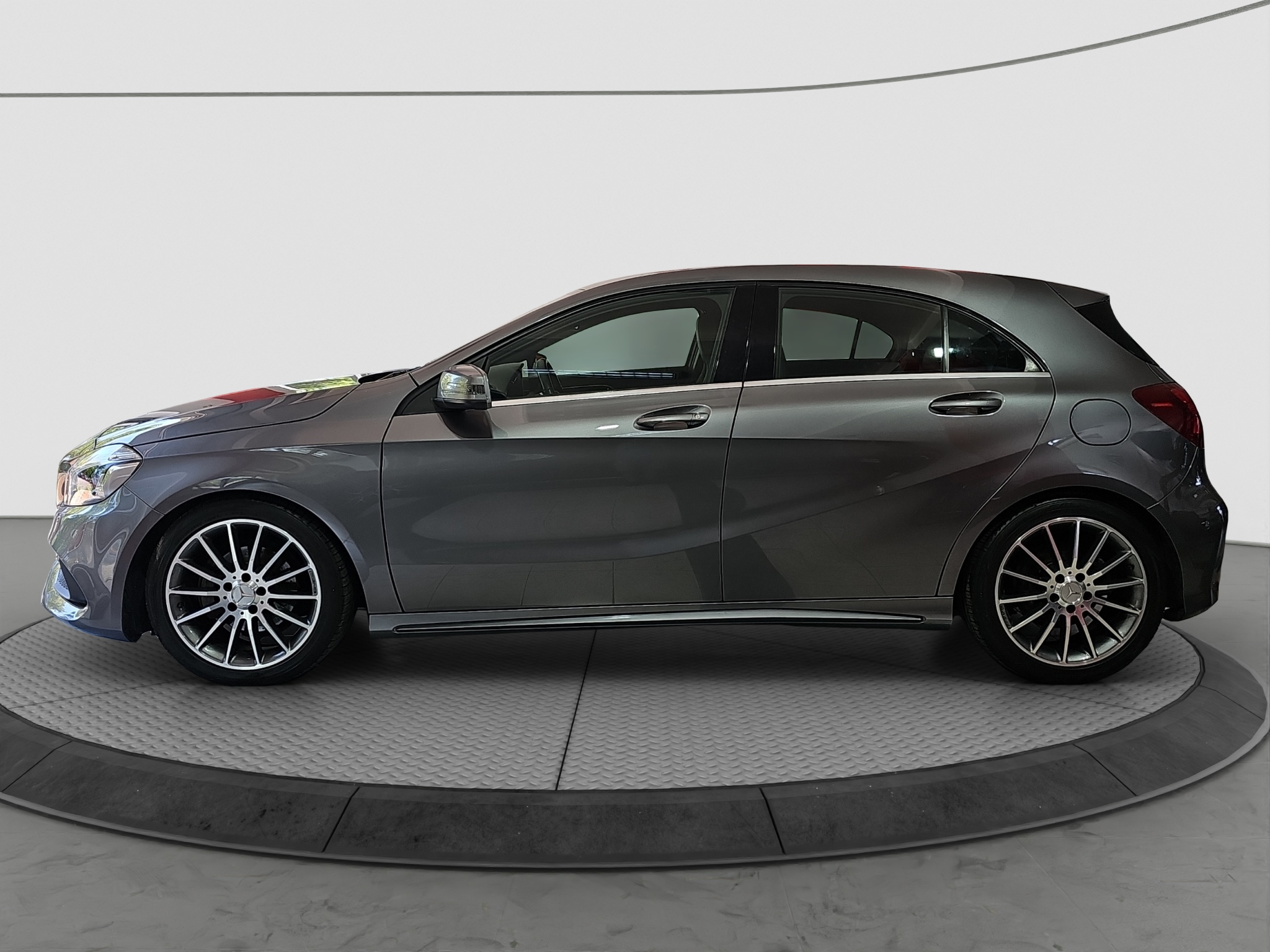 
								Mercedes Benz A 180 3 x AMG full									