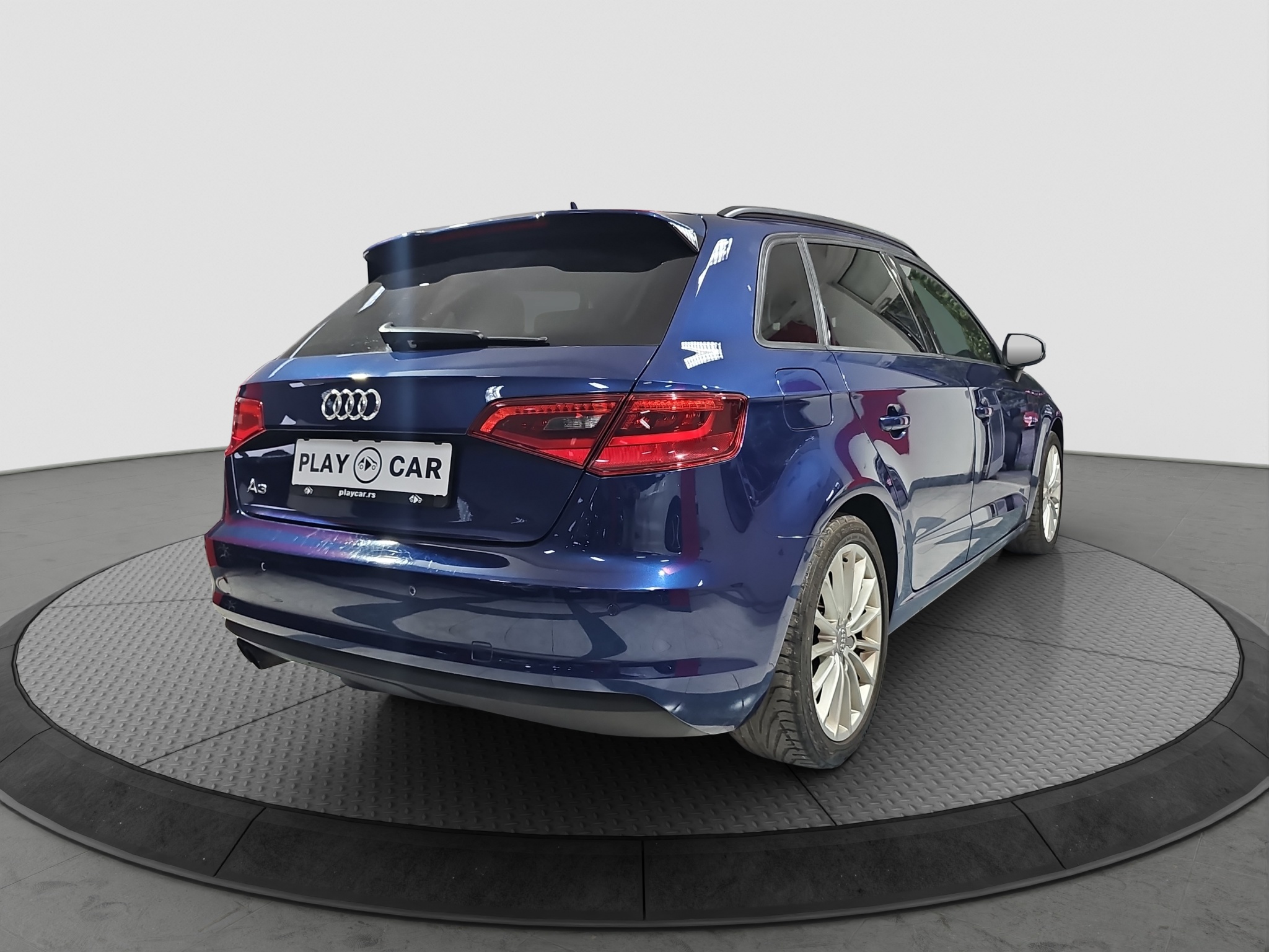 
								Audi A3 S-tronic full									