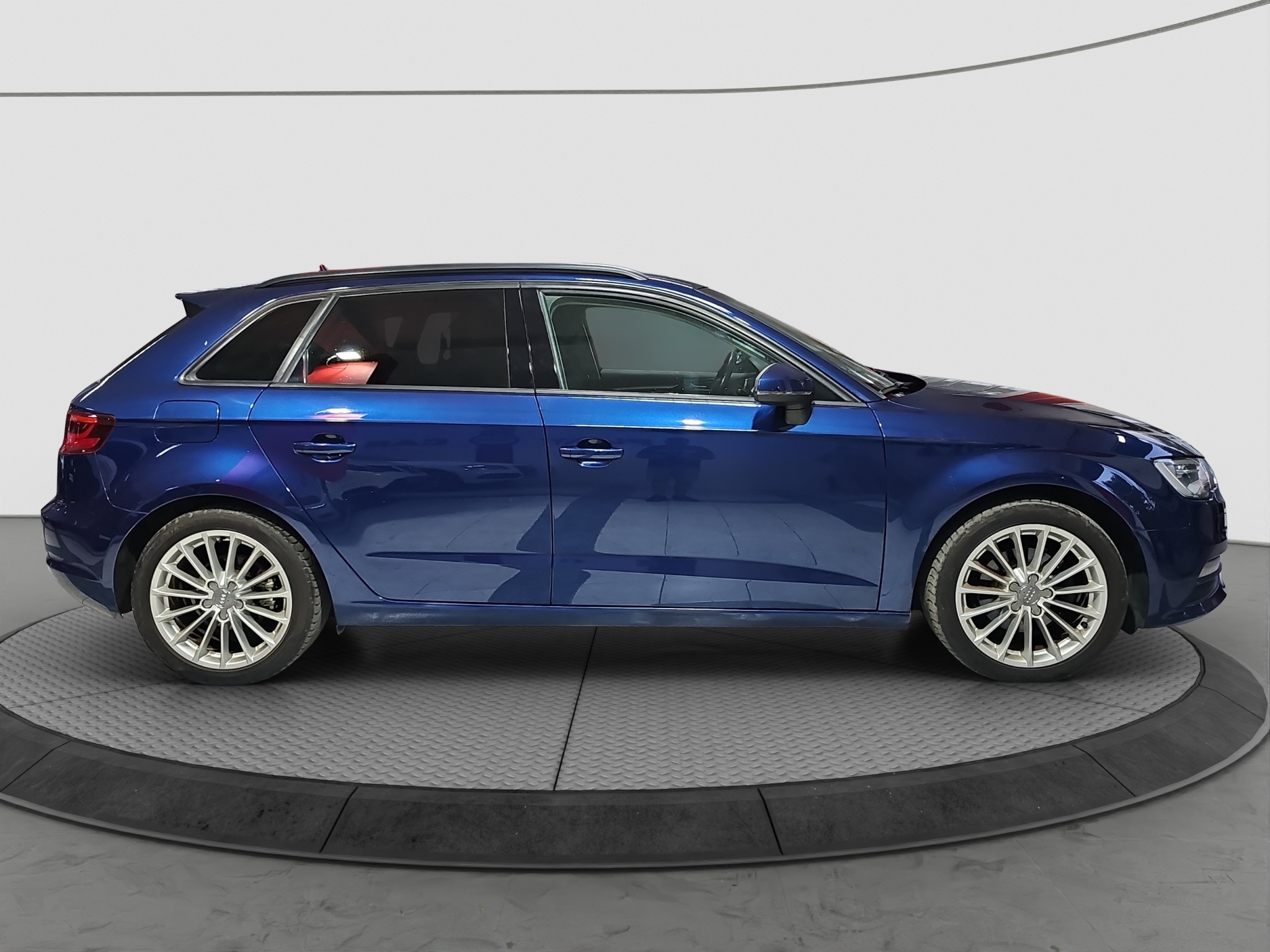 
								Audi A3 S-tronic full									