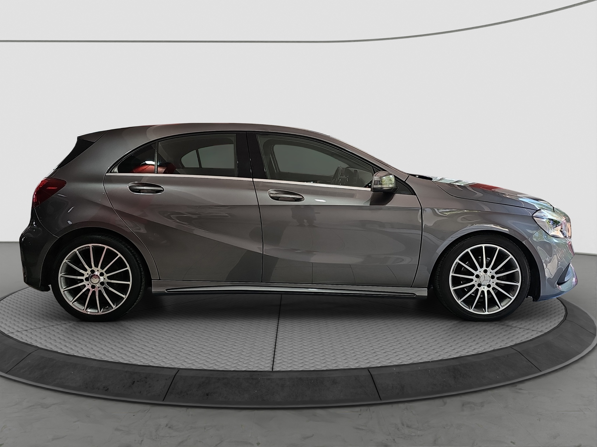 
								Mercedes Benz A 180 3 x AMG full									