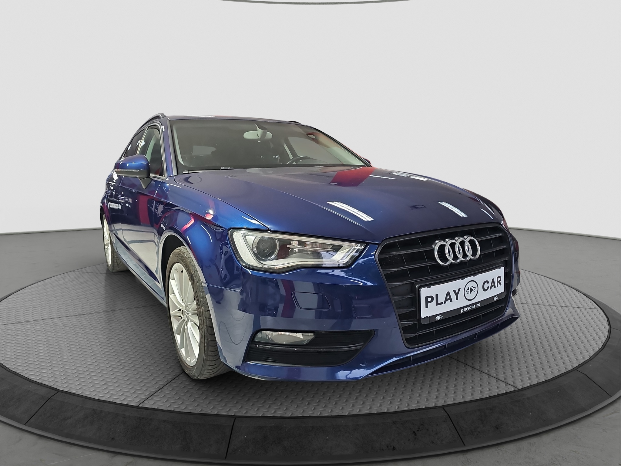
								Audi A3 S-tronic full									