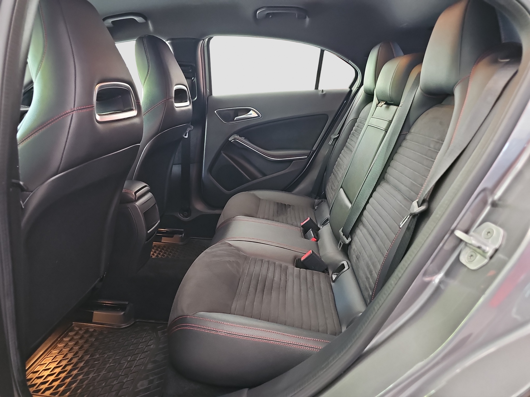 
								Mercedes Benz A 180 3 x AMG full									