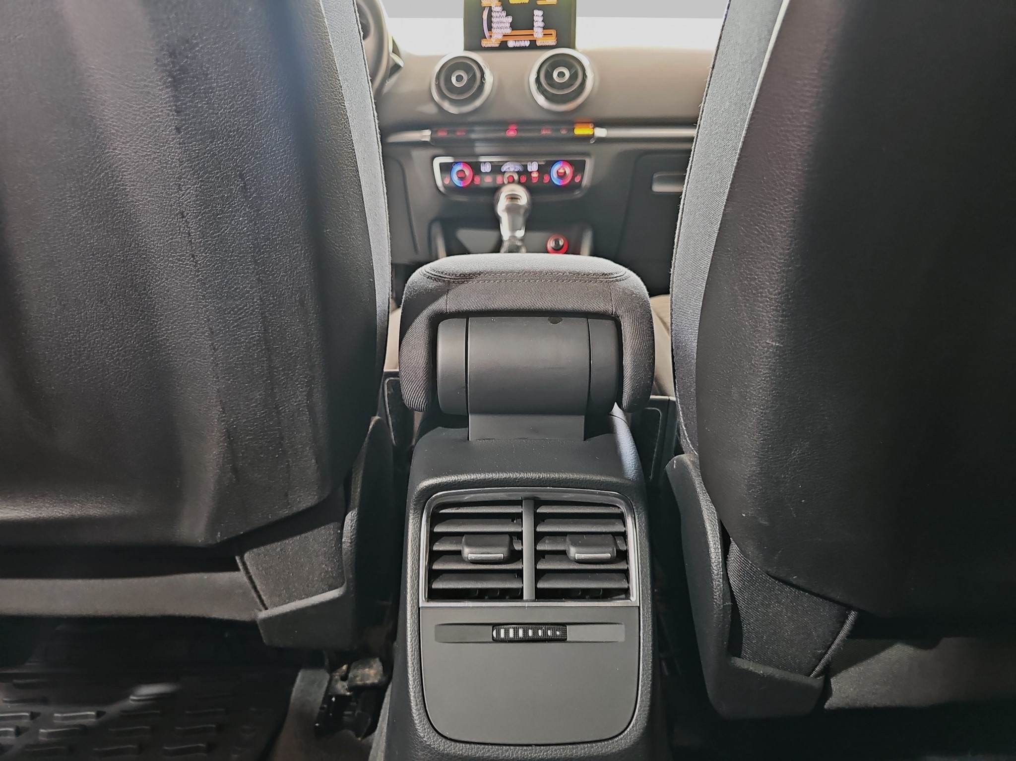 
								Audi A3 S-tronic full									